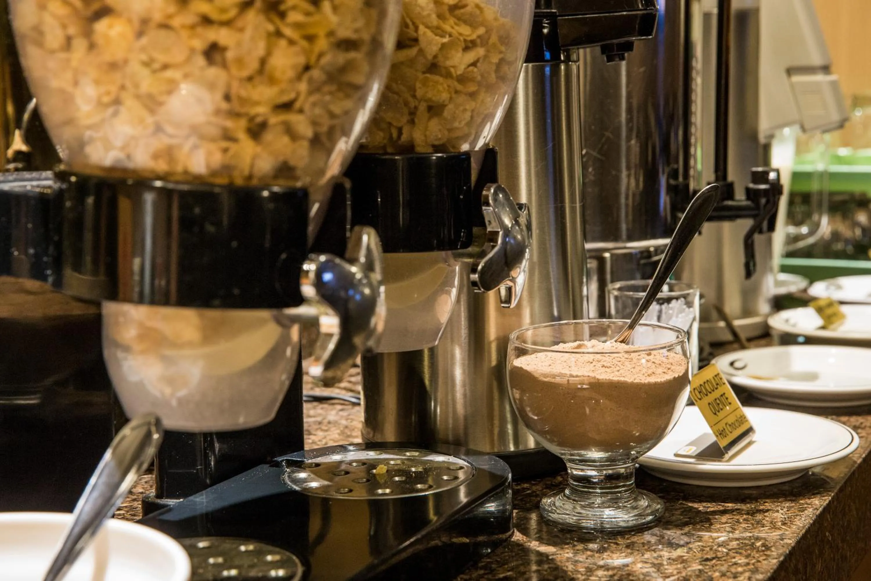 Restaurant/places to eat in Crystal Plaza Hotel