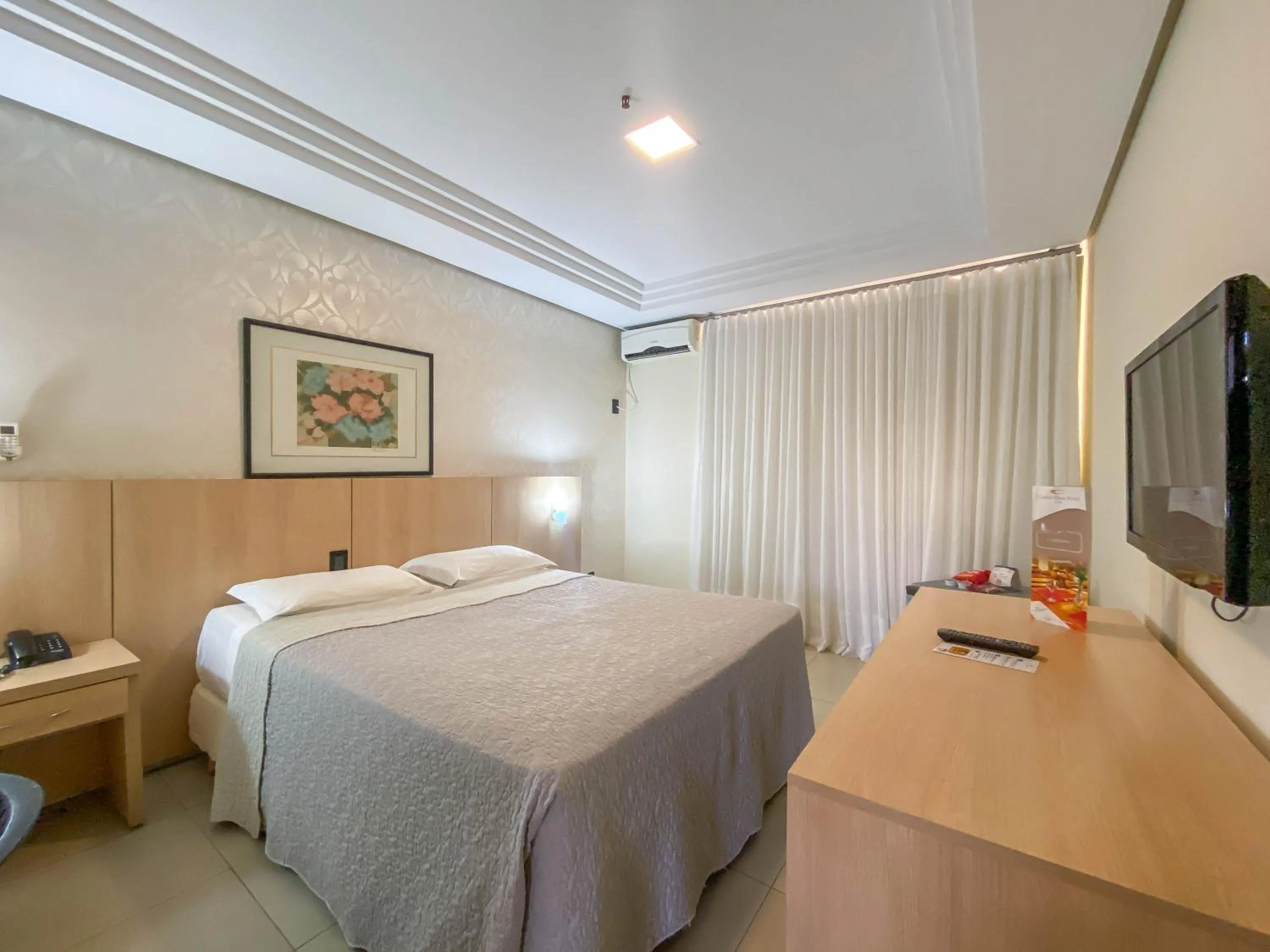 Bed in Crystal Plaza Hotel