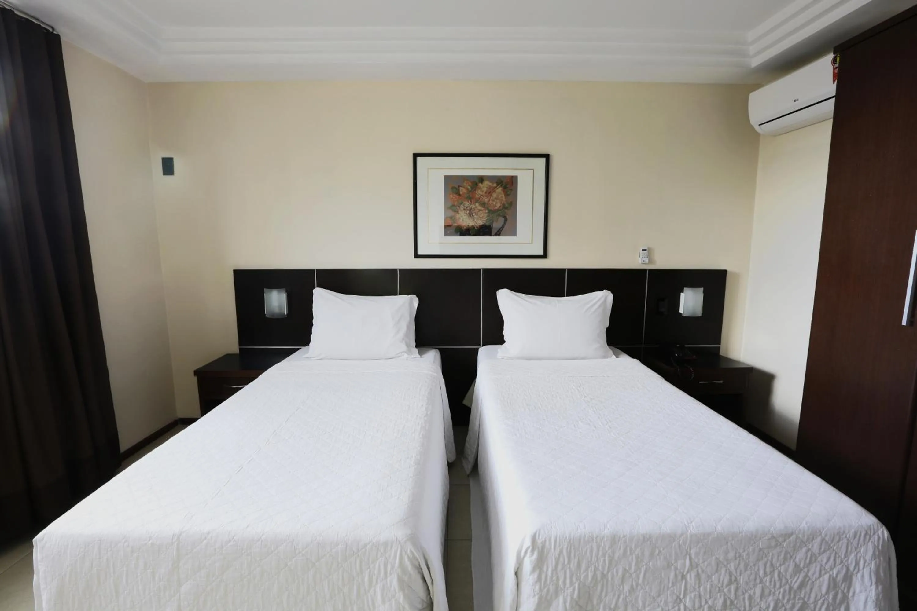 Bedroom, Bed in Crystal Plaza Hotel