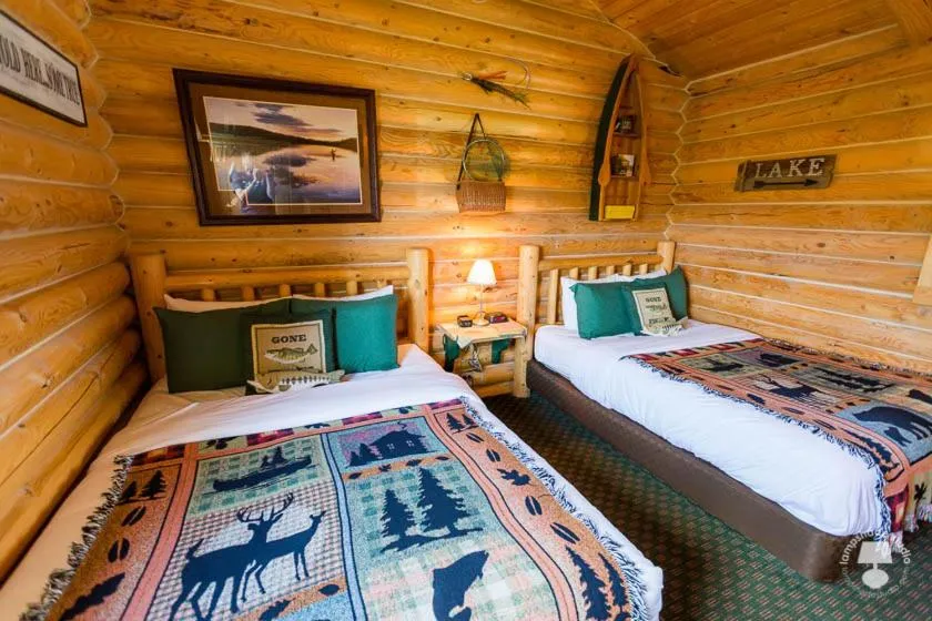 Photo of the whole room, Bed in Cabin Creek Inn