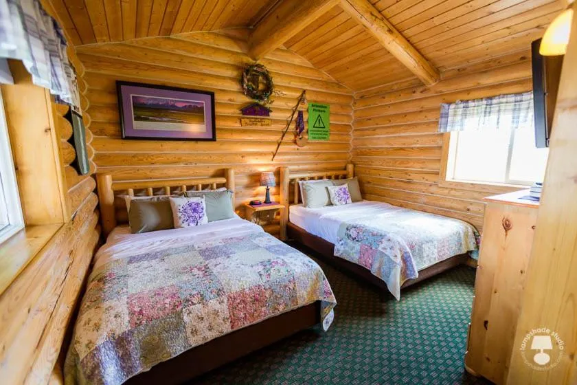 Photo of the whole room, Bed in Cabin Creek Inn