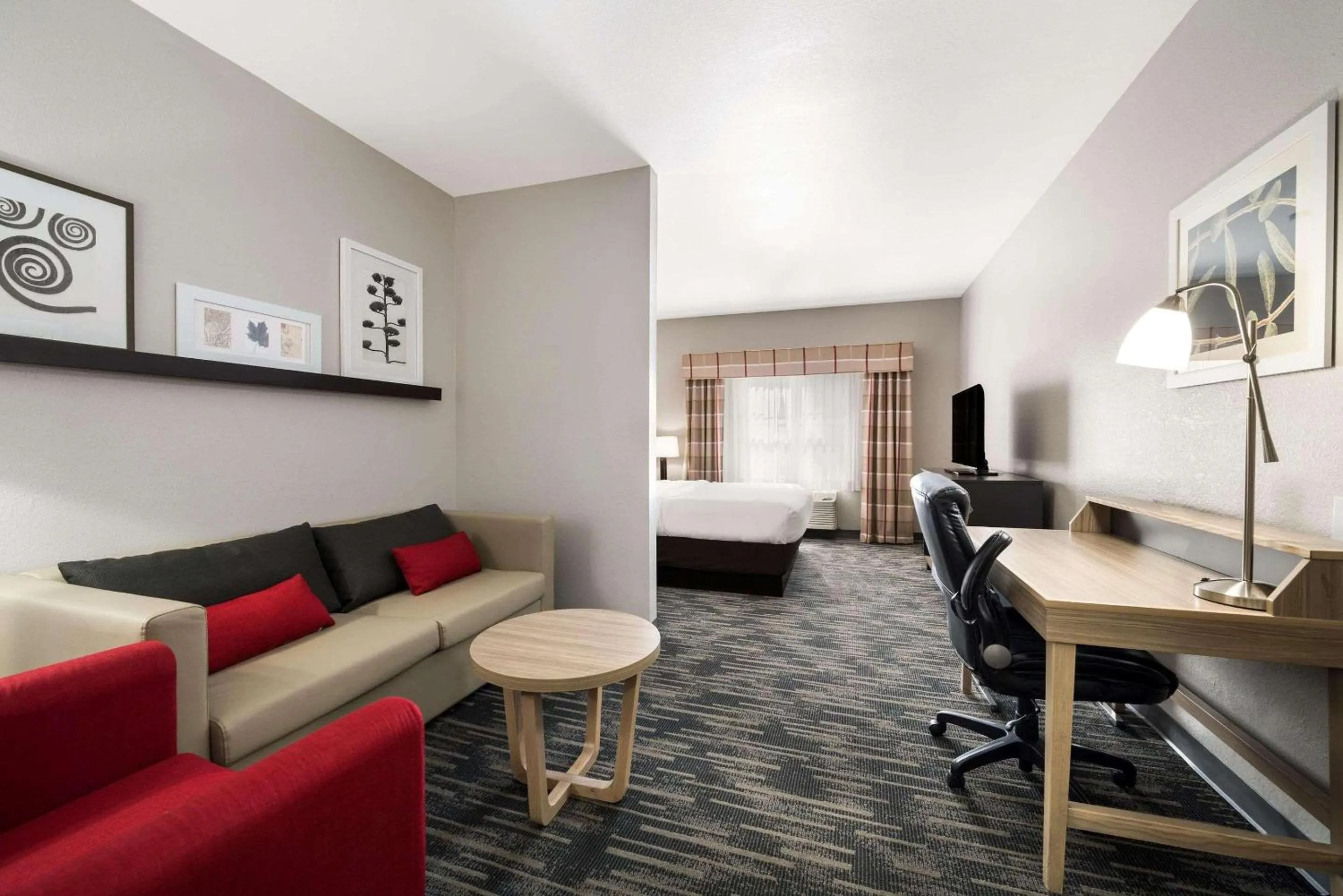 Bedroom in Country Inn & Suites by Radisson, Freeport, IL