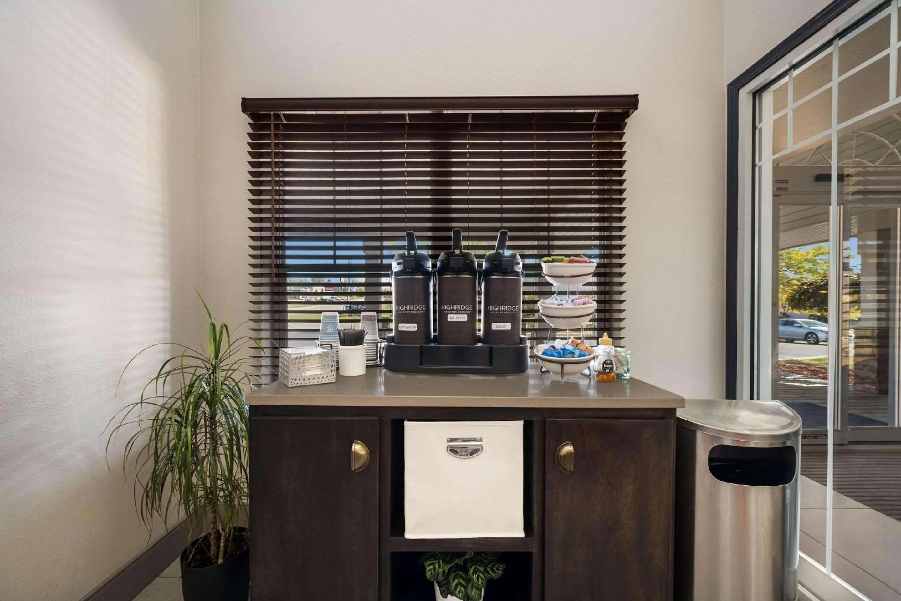 Lobby or reception in Country Inn & Suites by Radisson, Freeport, IL