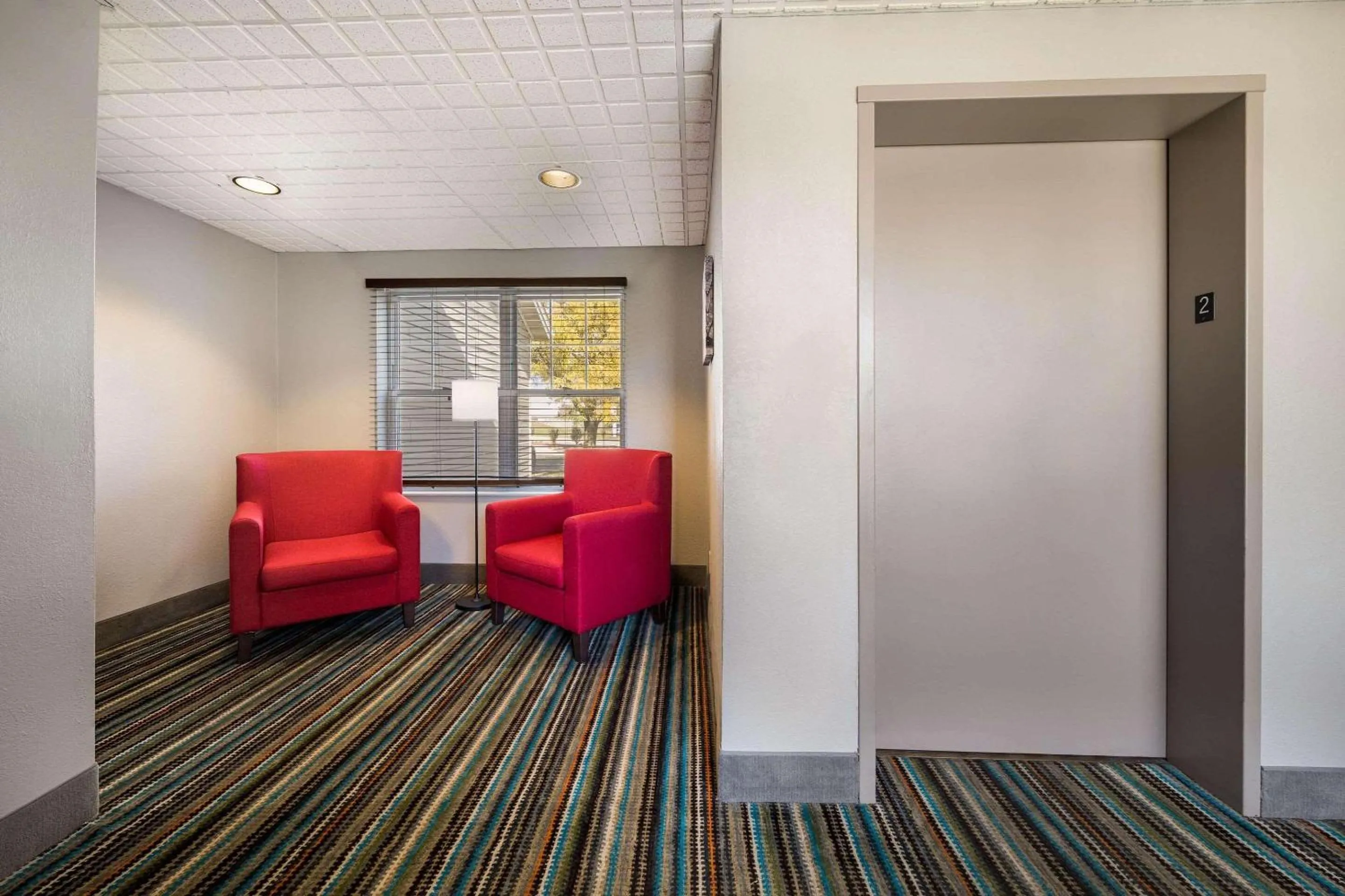 Lobby or reception in Country Inn & Suites by Radisson, Freeport, IL