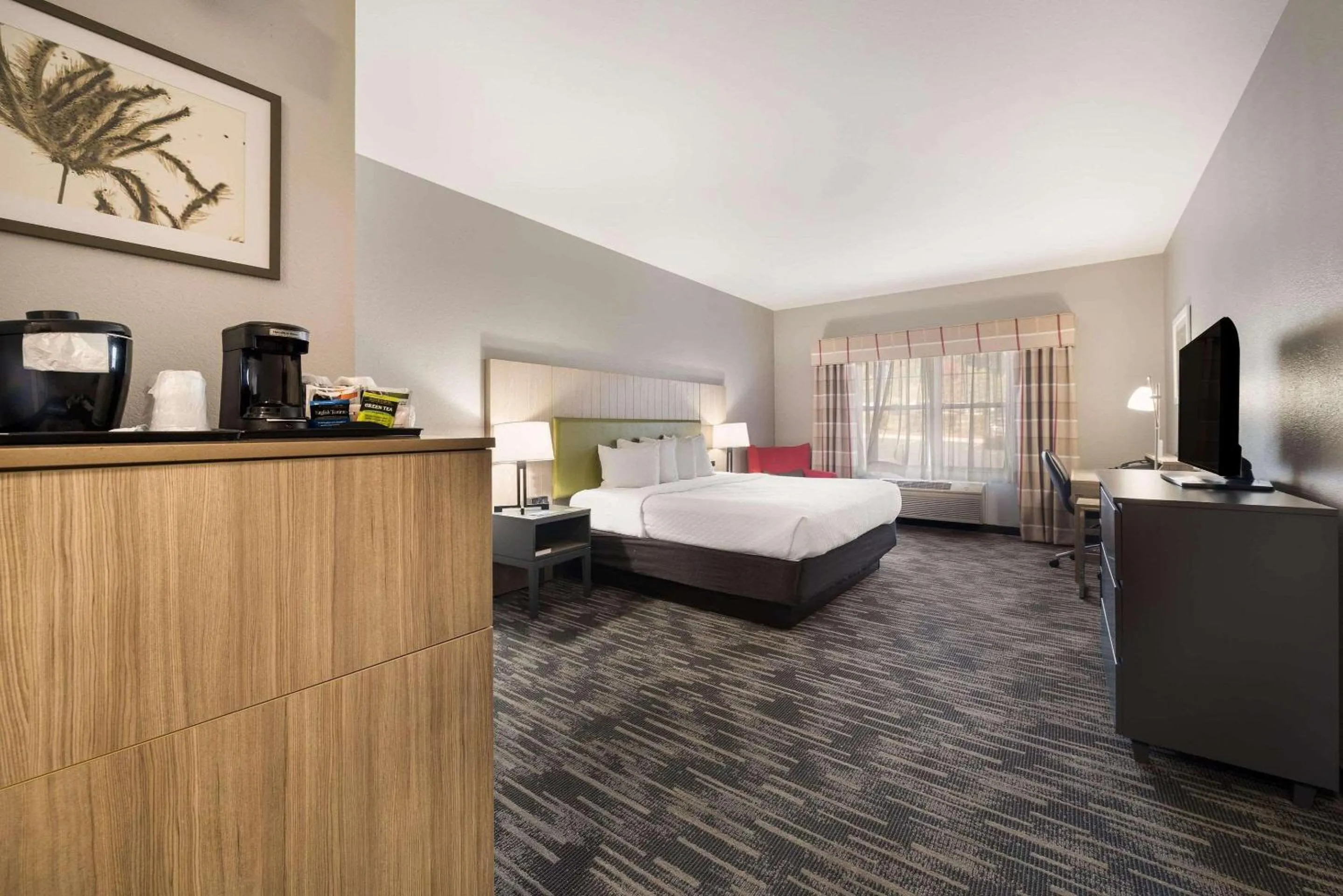 Bedroom, Bed in Country Inn & Suites by Radisson, Freeport, IL