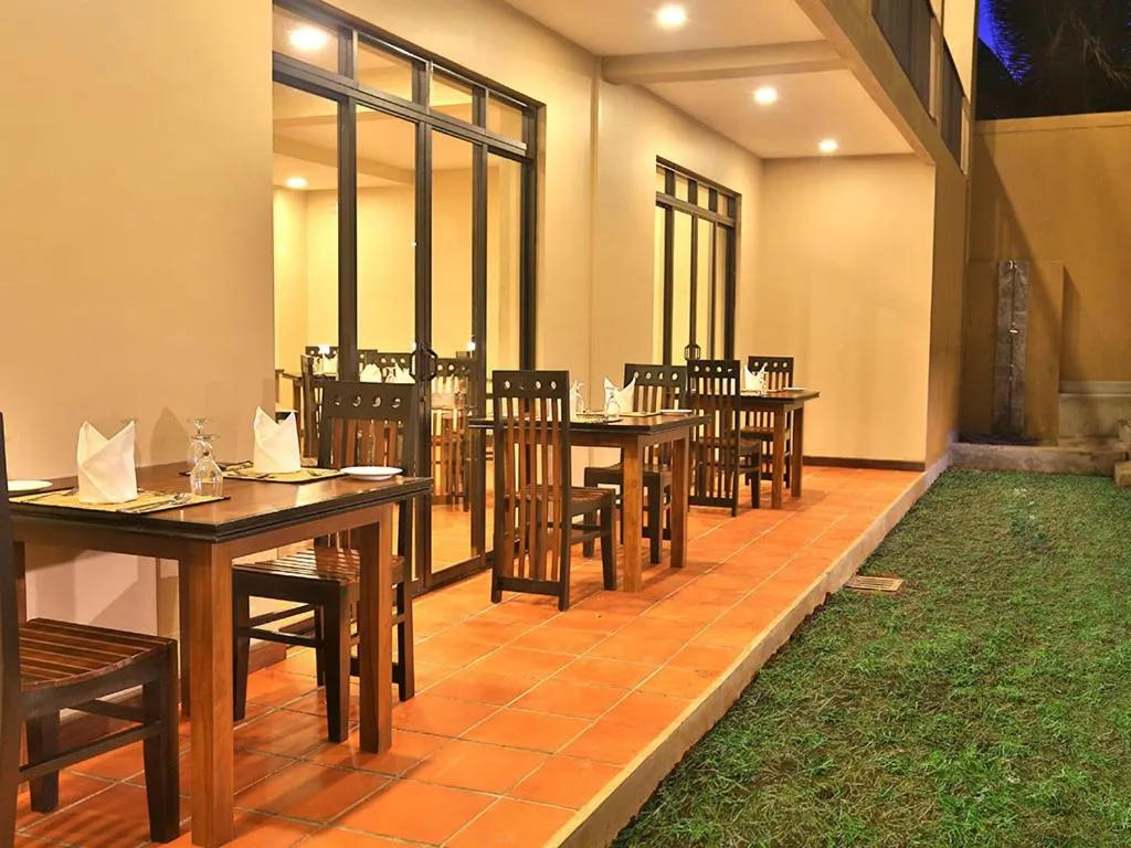 ROYAL KASHYAPA - Habarana