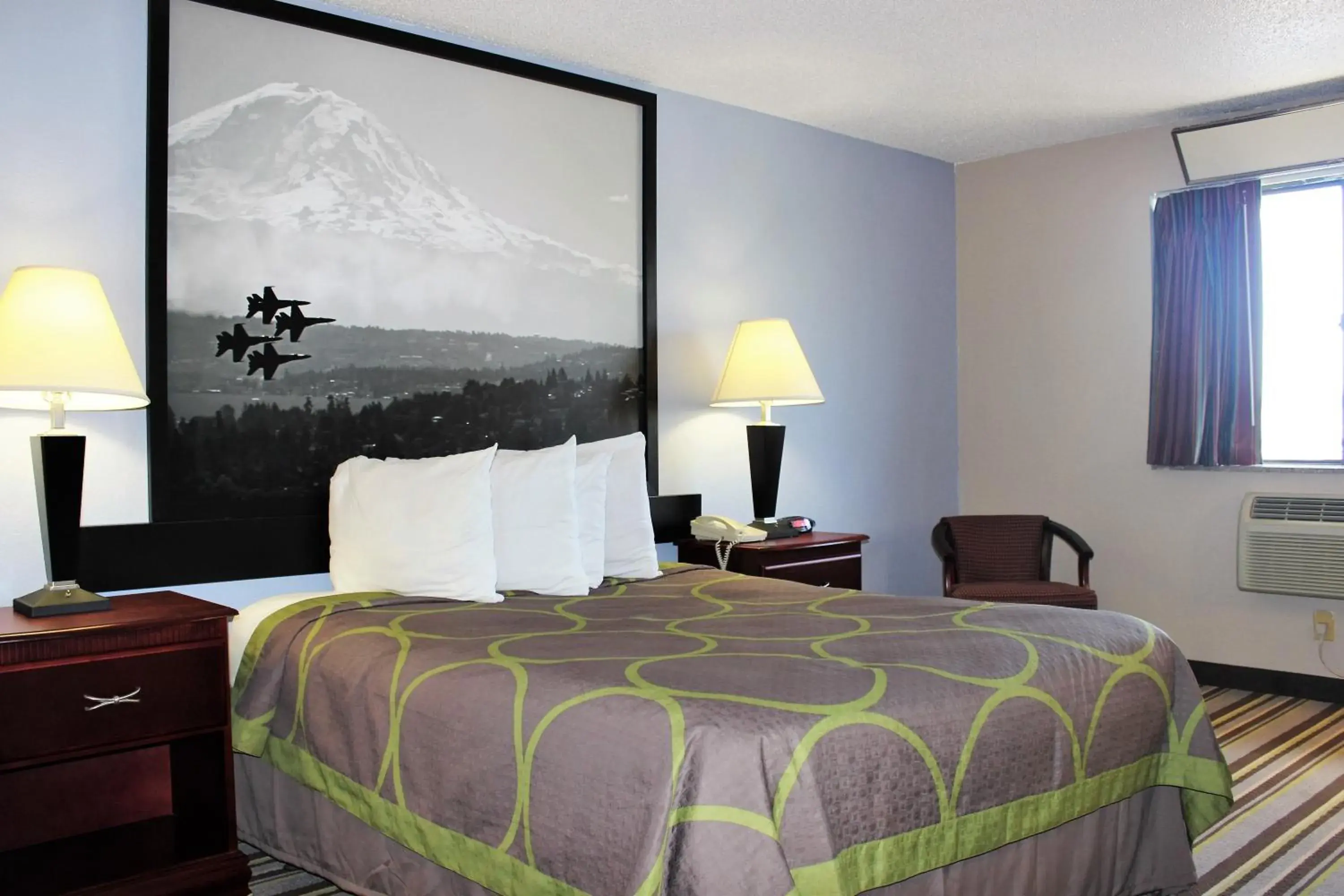 Queen Room - Mobility Access/Non-Smoking in Super 8 by Wyndham Tuscaloosa Queen Room - Mobility Access/Non-Smoking in Super 8 by Wyndham Tuscaloosa