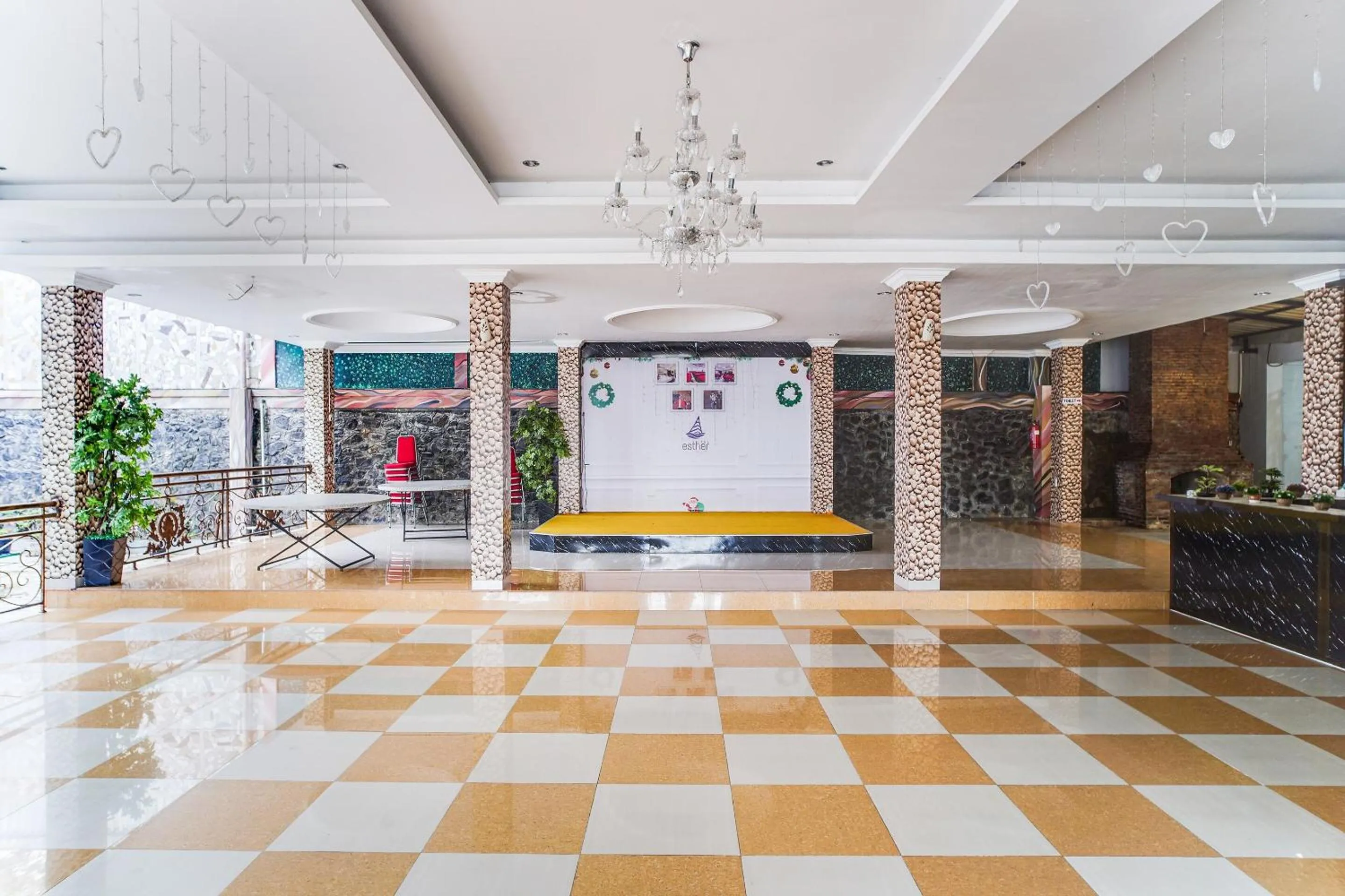 Lobby or reception in Capital O 540 Esther Hotel