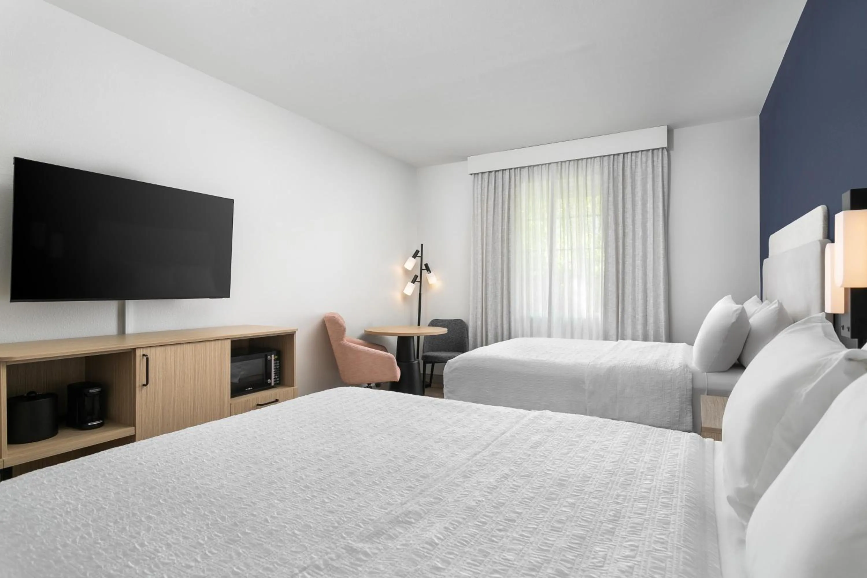 Bedroom, Bed in Hampton Inn New Smyrna Beach