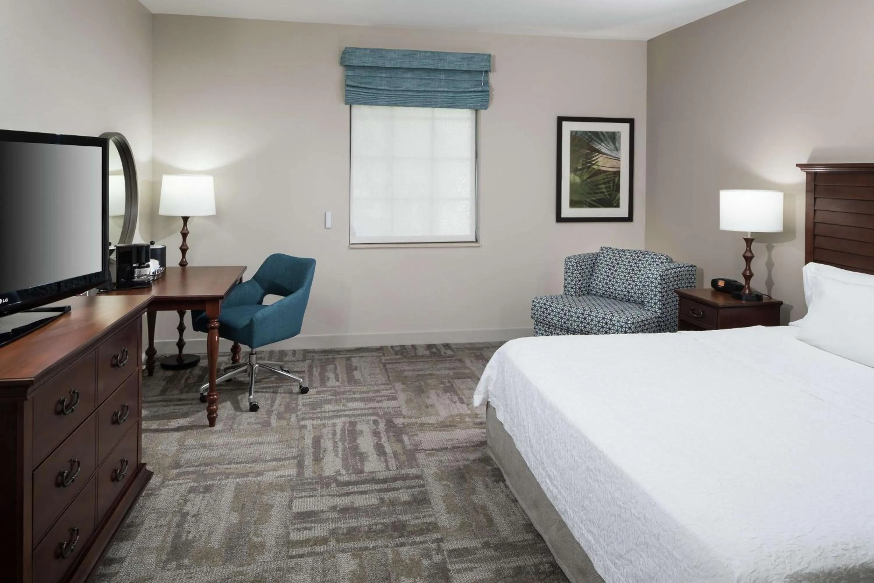 Bedroom, Bed in Hampton Inn New Smyrna Beach