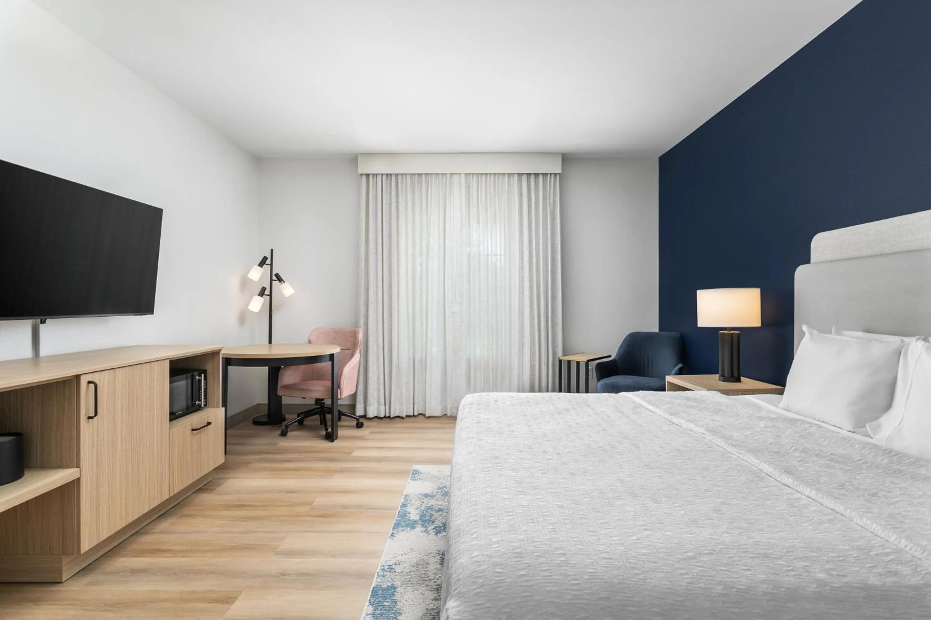 Bedroom, Bed in Hampton Inn New Smyrna Beach