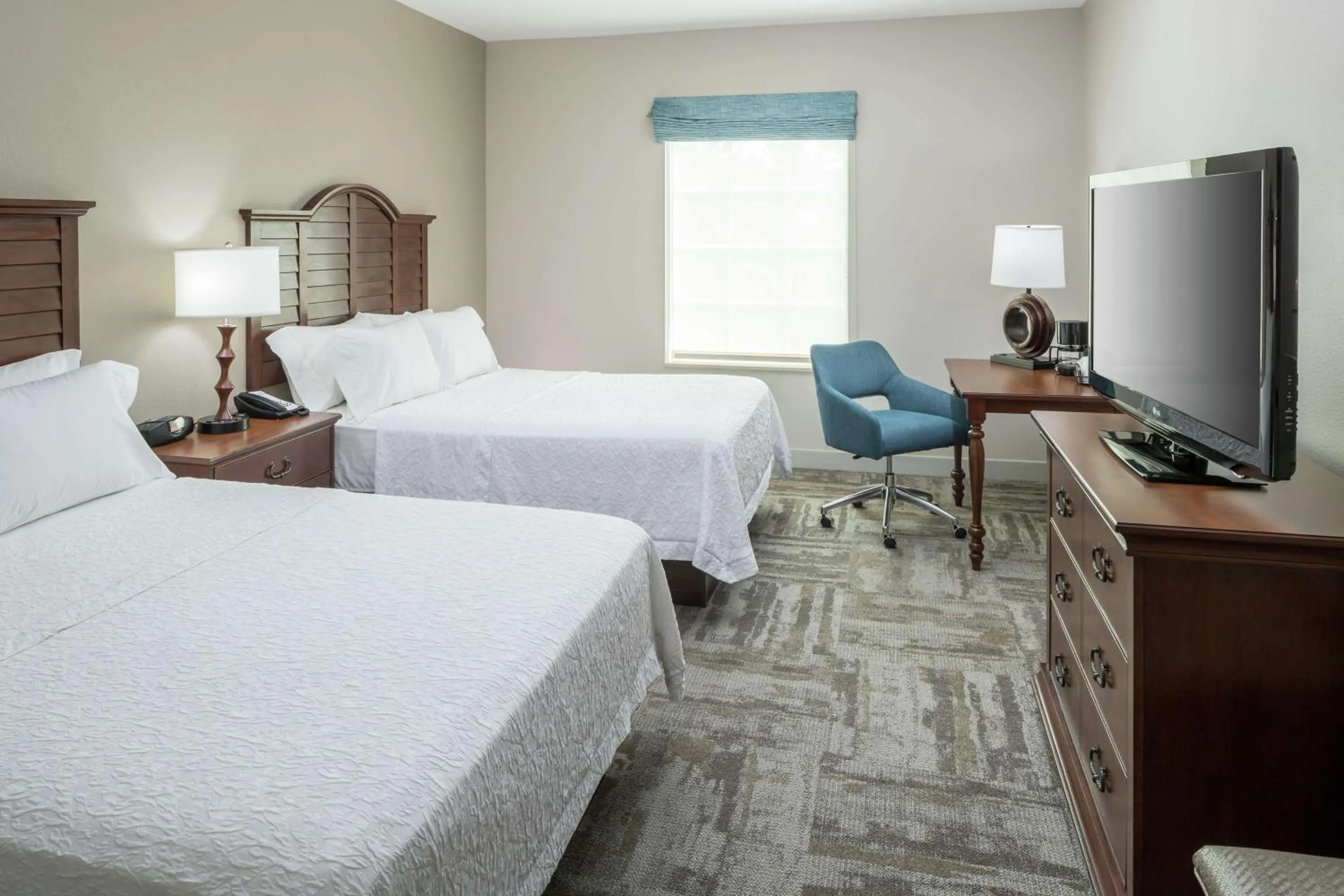 Bedroom, Bed in Hampton Inn New Smyrna Beach