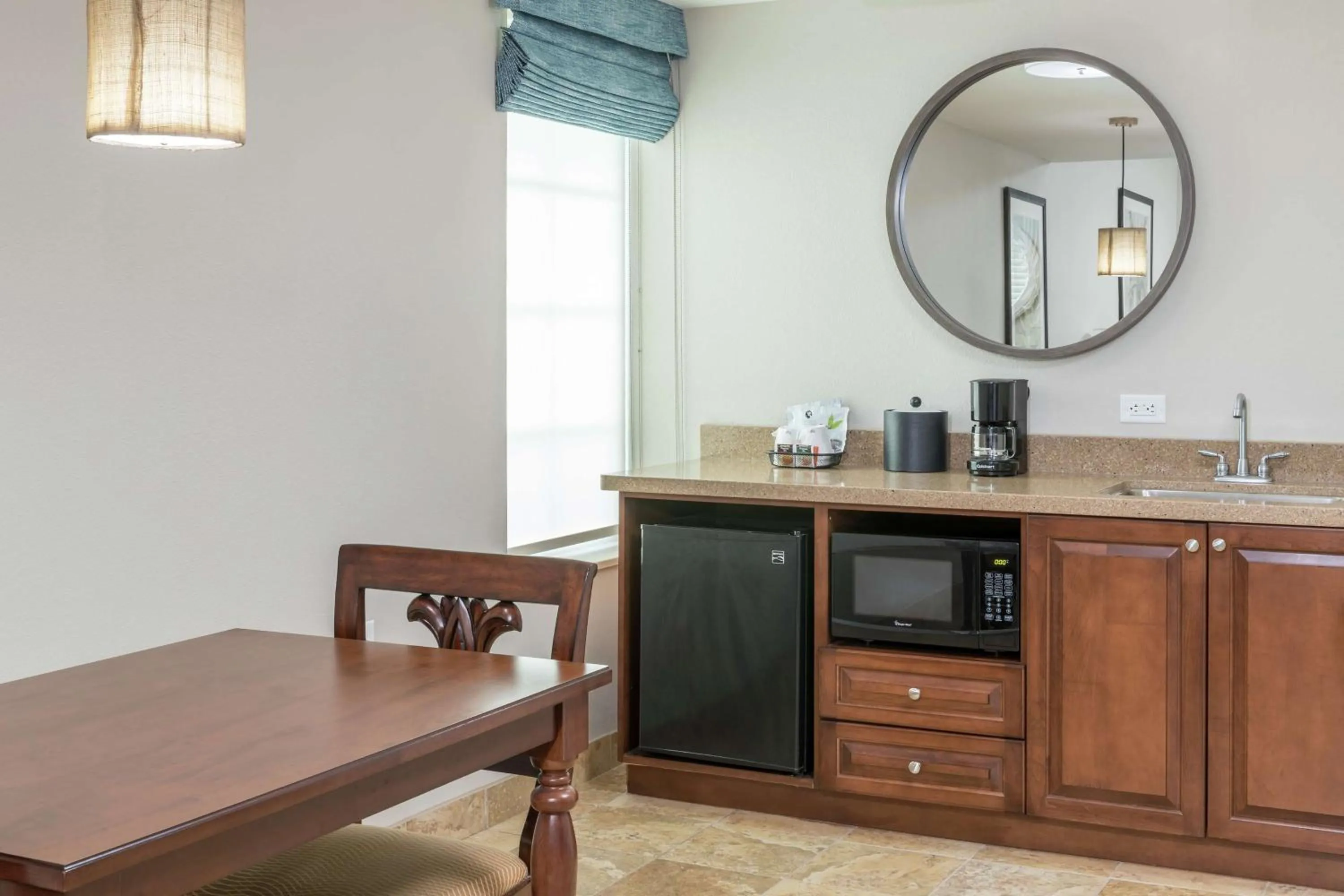 Kitchen or kitchenette in Hampton Inn New Smyrna Beach