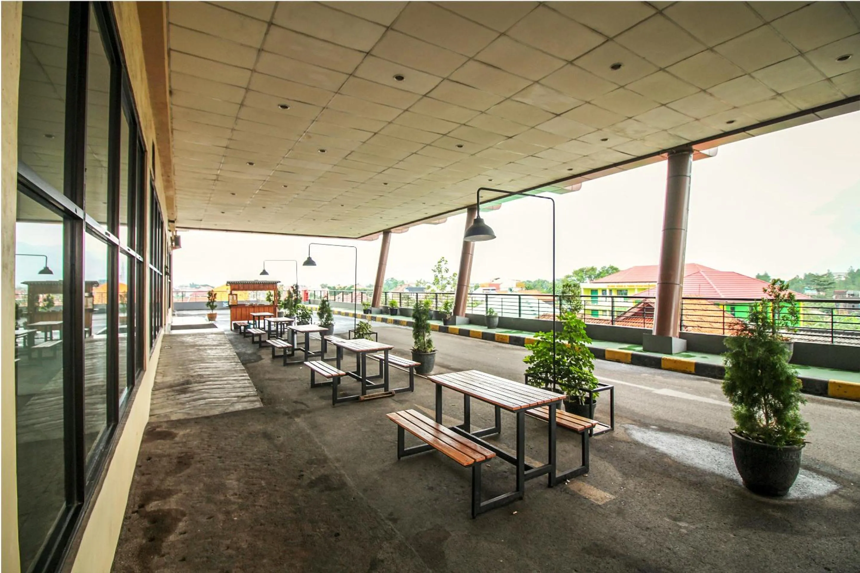 Restaurant/places to eat in Super OYO Capital O 483 Tamansari Panoramic Bandung