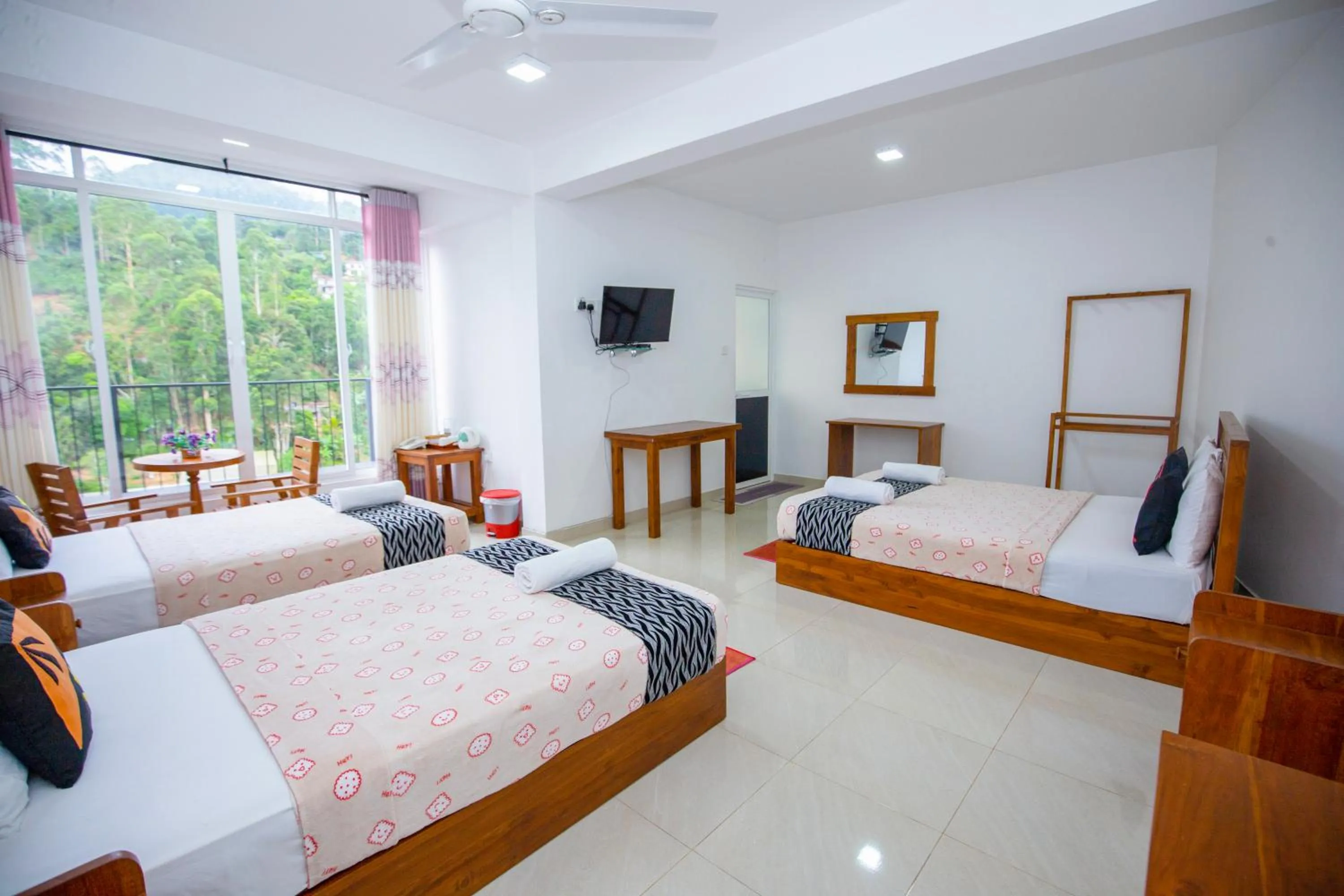 Bedroom, Bed in Top Mountain Resort