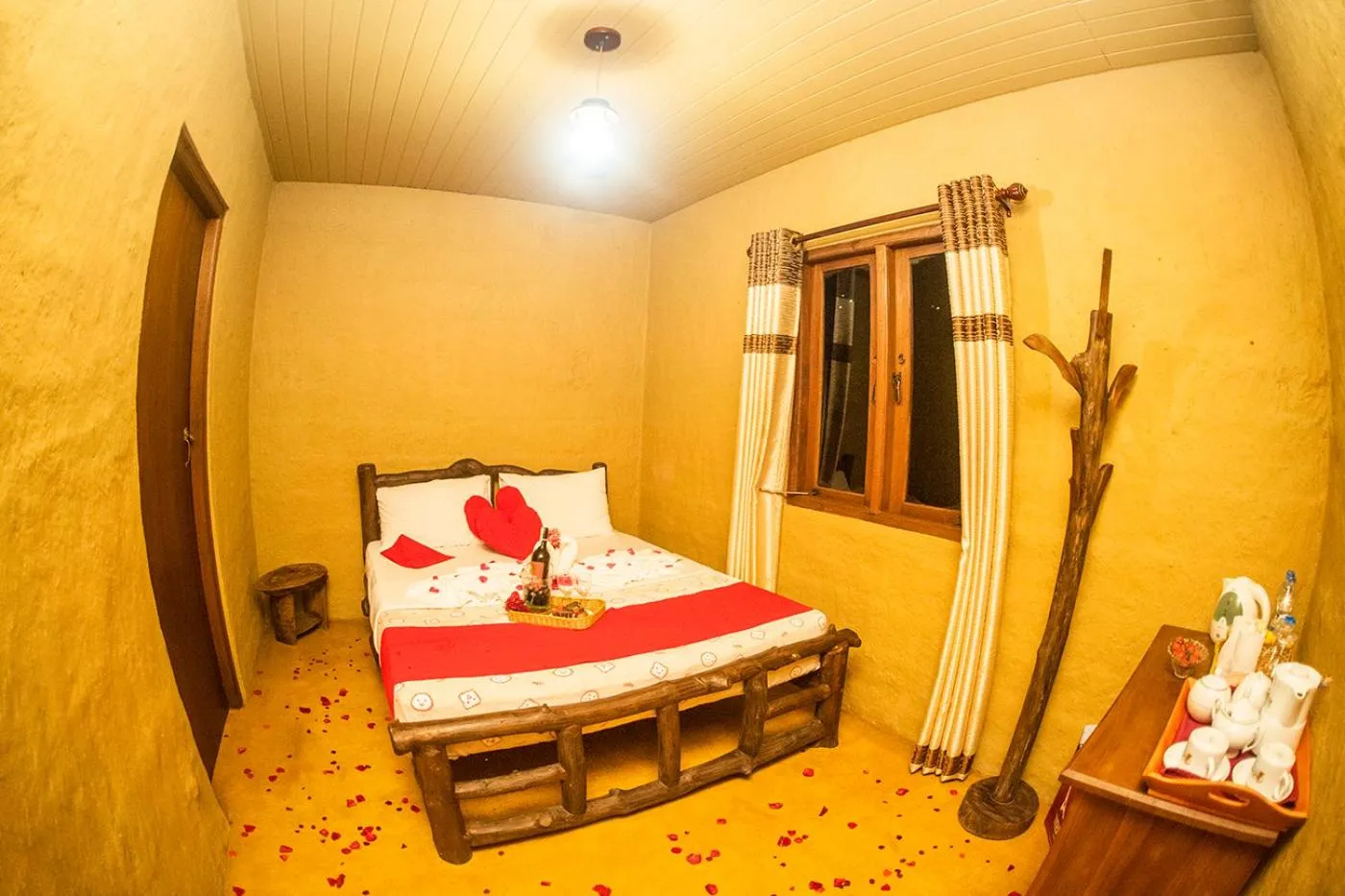 Photo of the whole room, Bed in Top Mountain Resort