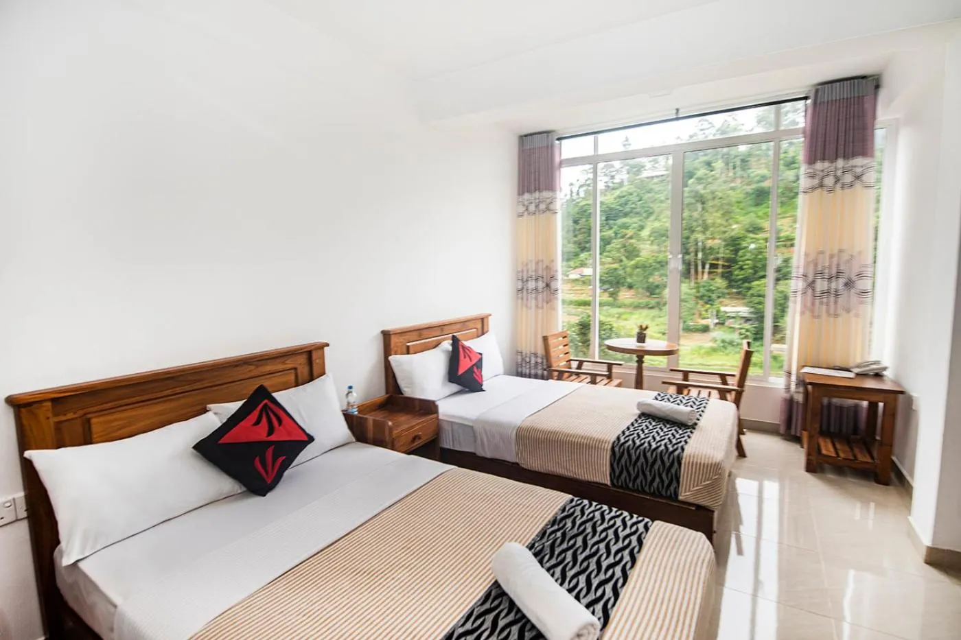 Photo of the whole room, Bed in Top Mountain Resort