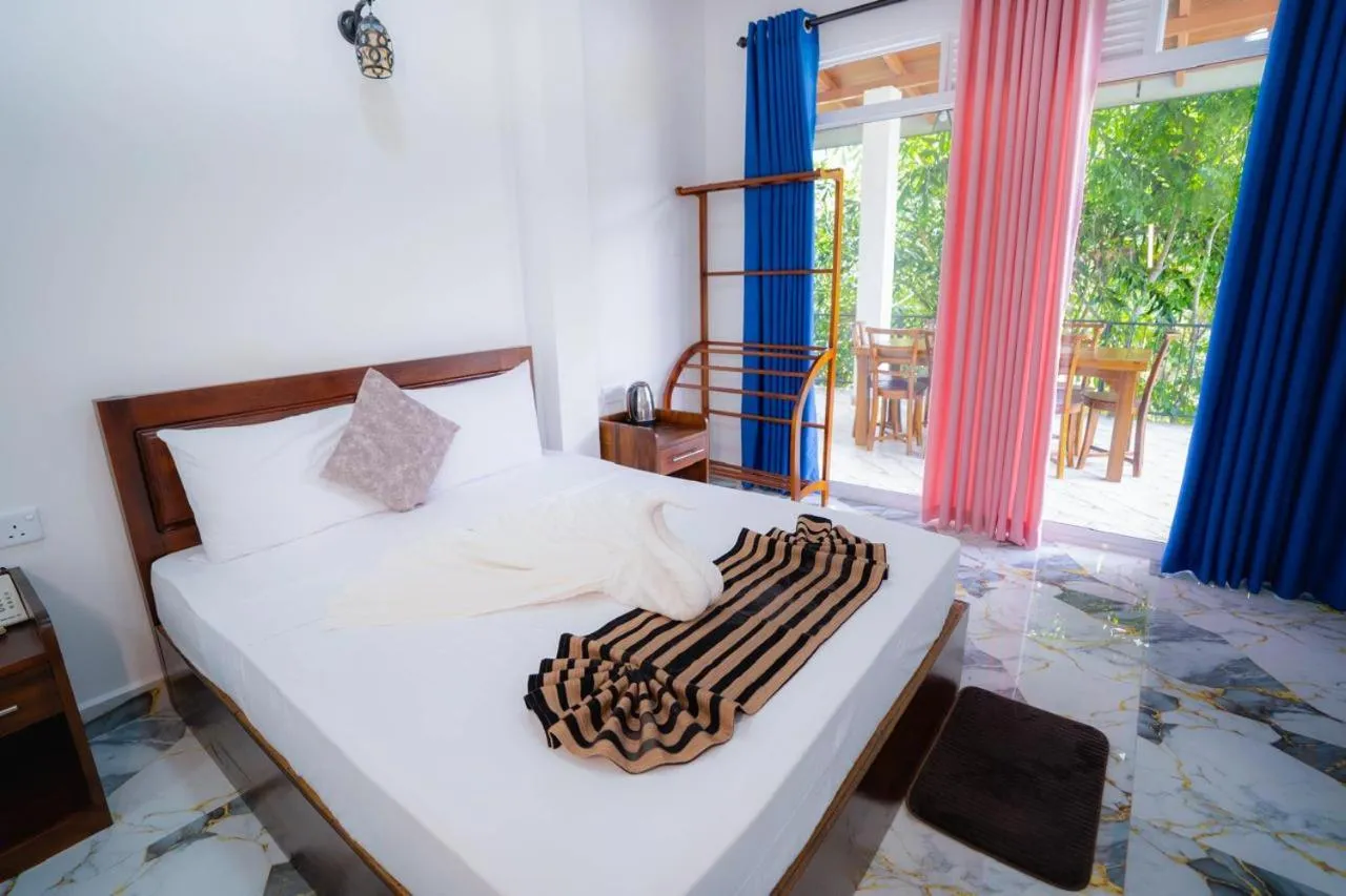 Bathroom, Bed in Top Mountain Resort