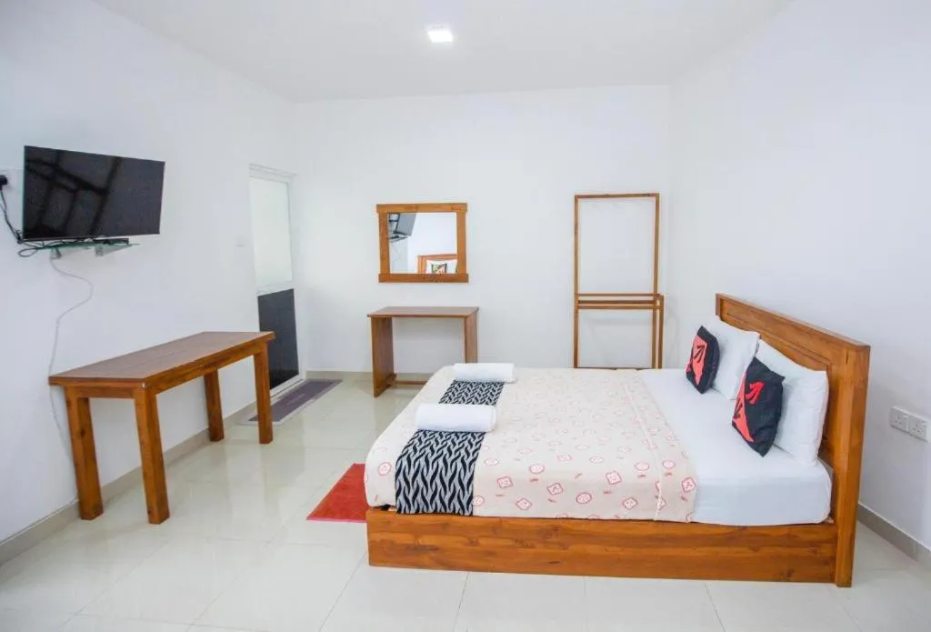 Communal lounge/ TV room, Bed in Top Mountain Resort