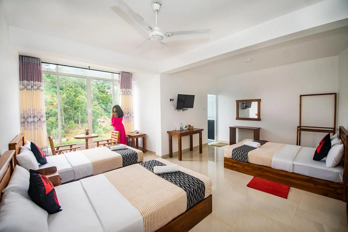 Photo of the whole room, Bed in Top Mountain Resort