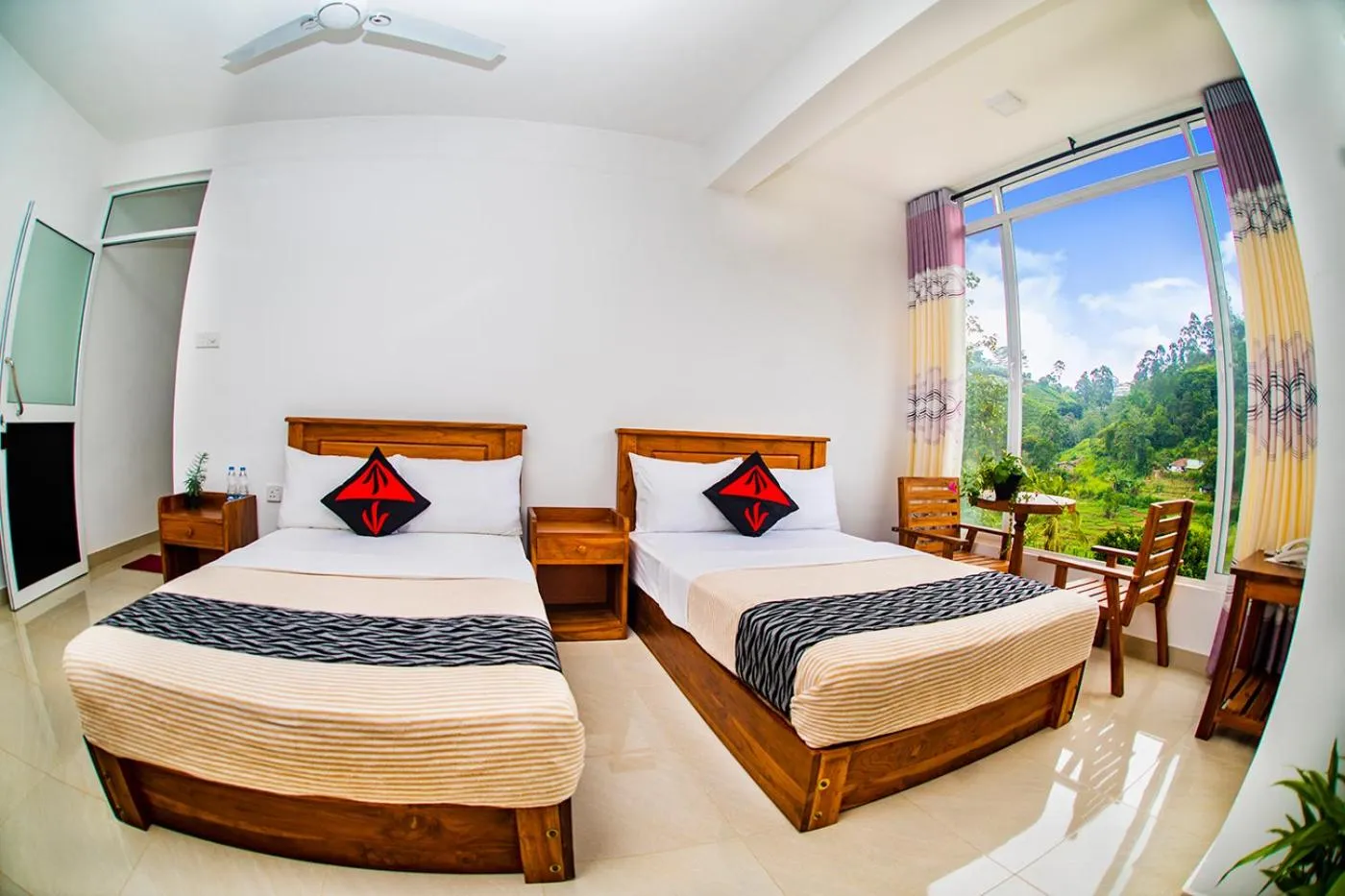 Photo of the whole room, Bed in Top Mountain Resort