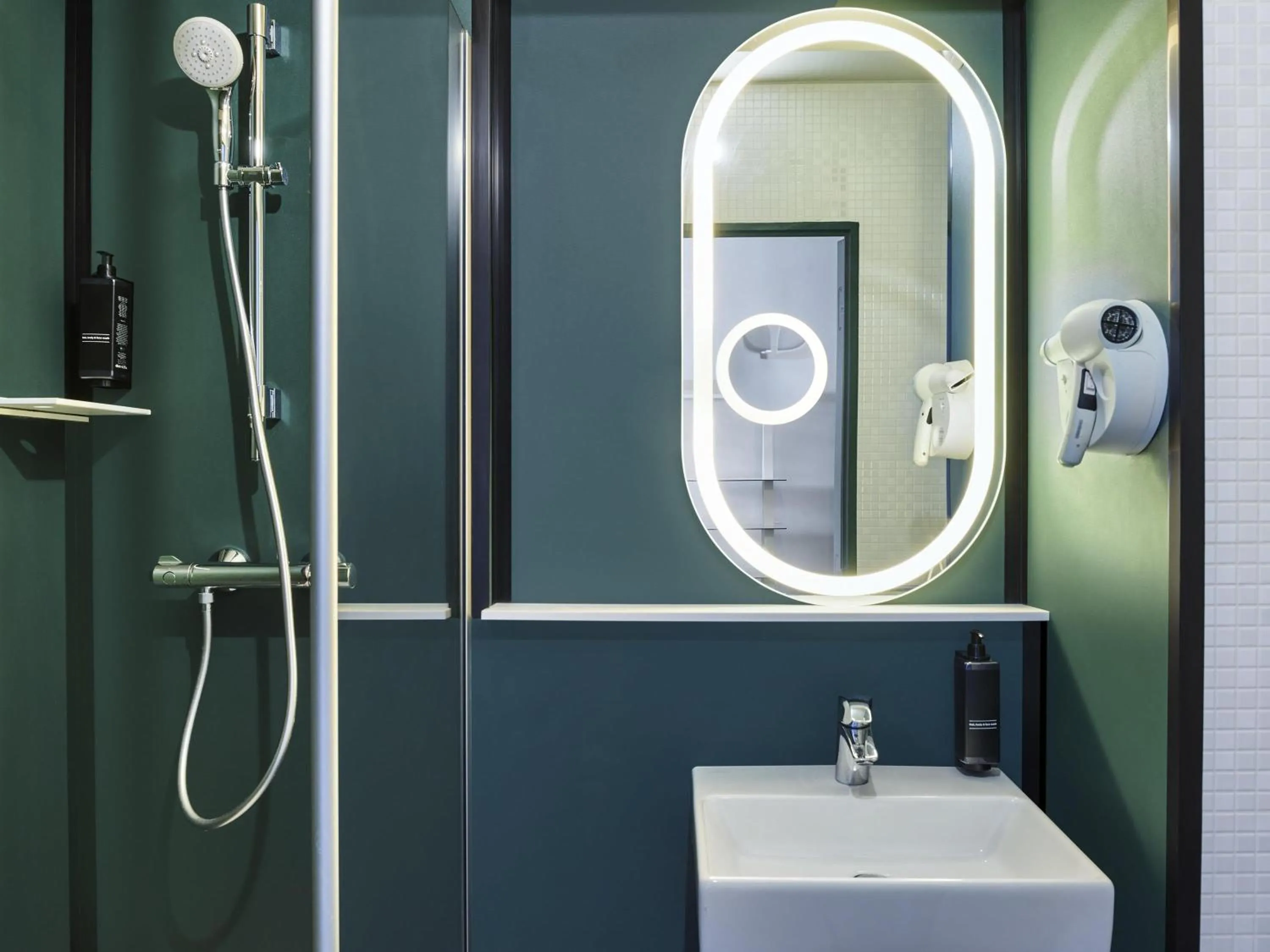 Bedroom in ibis Clamart Paris Velizy