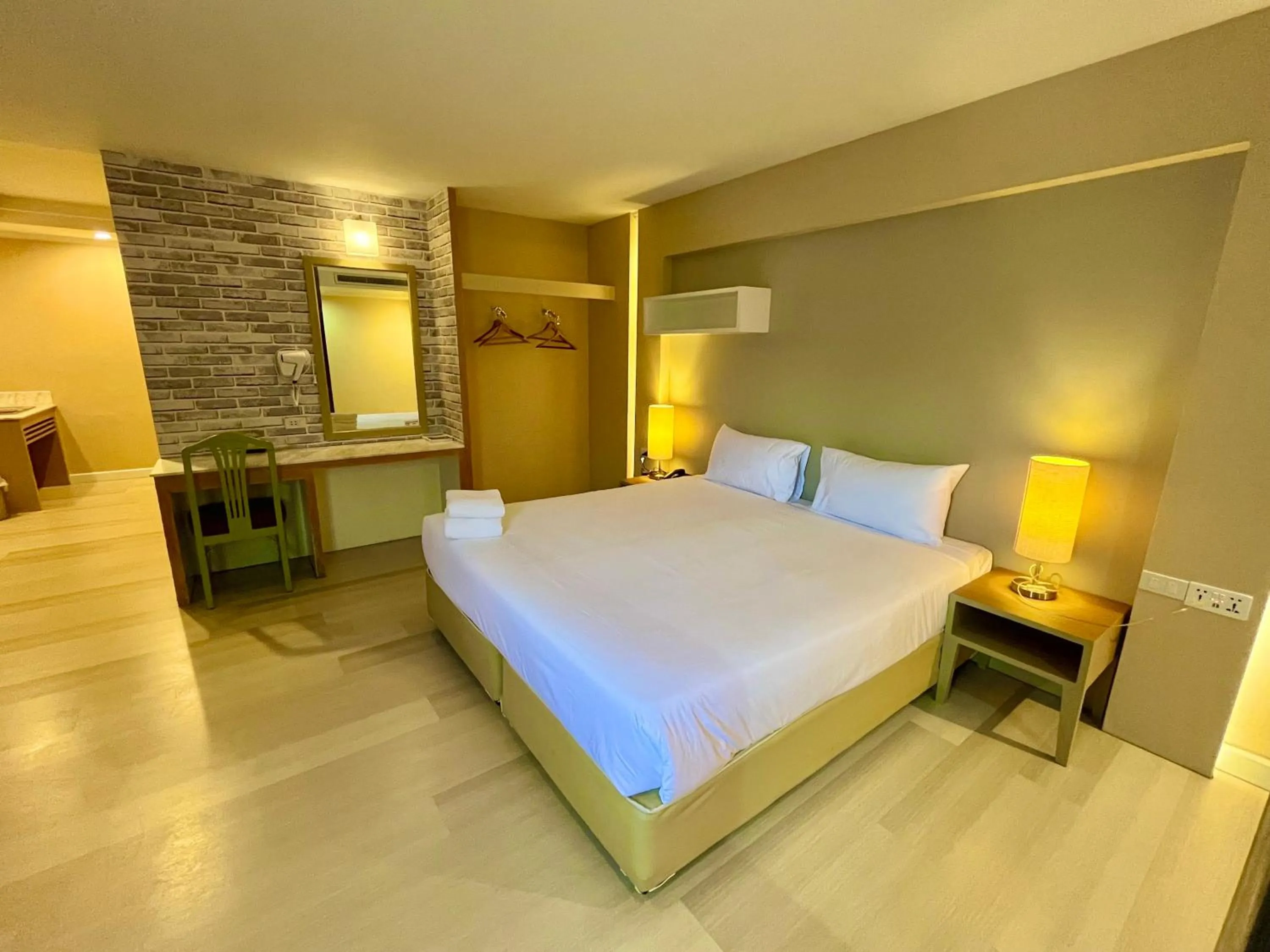 Bedroom, Bed in Friendlytel Hotel