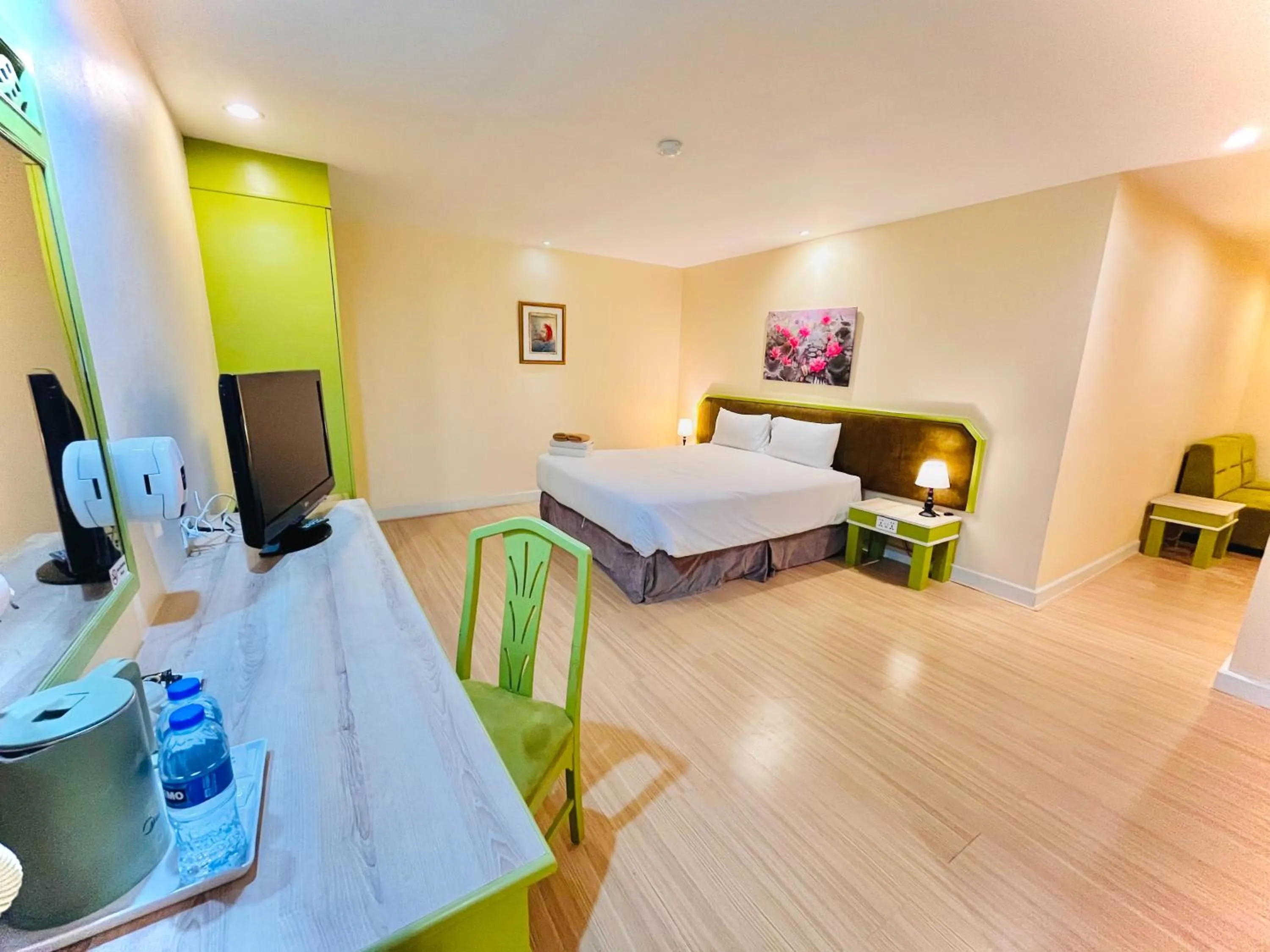 Bedroom, Bed in Friendlytel Hotel