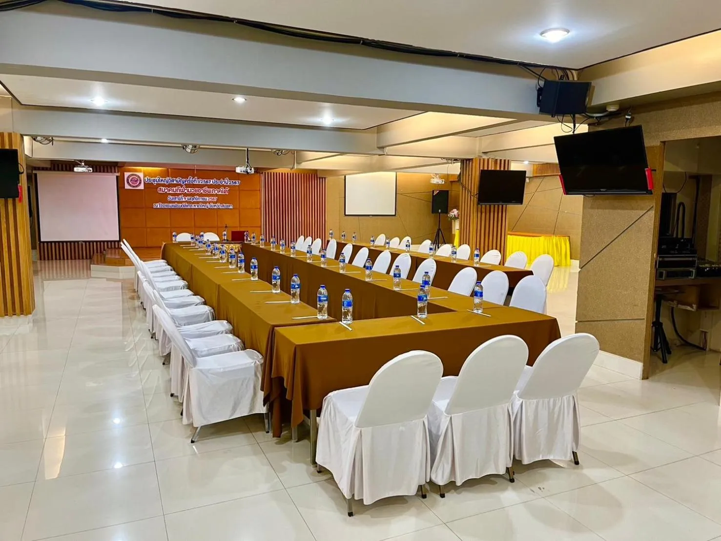 Meeting/conference room in Friendlytel Hotel