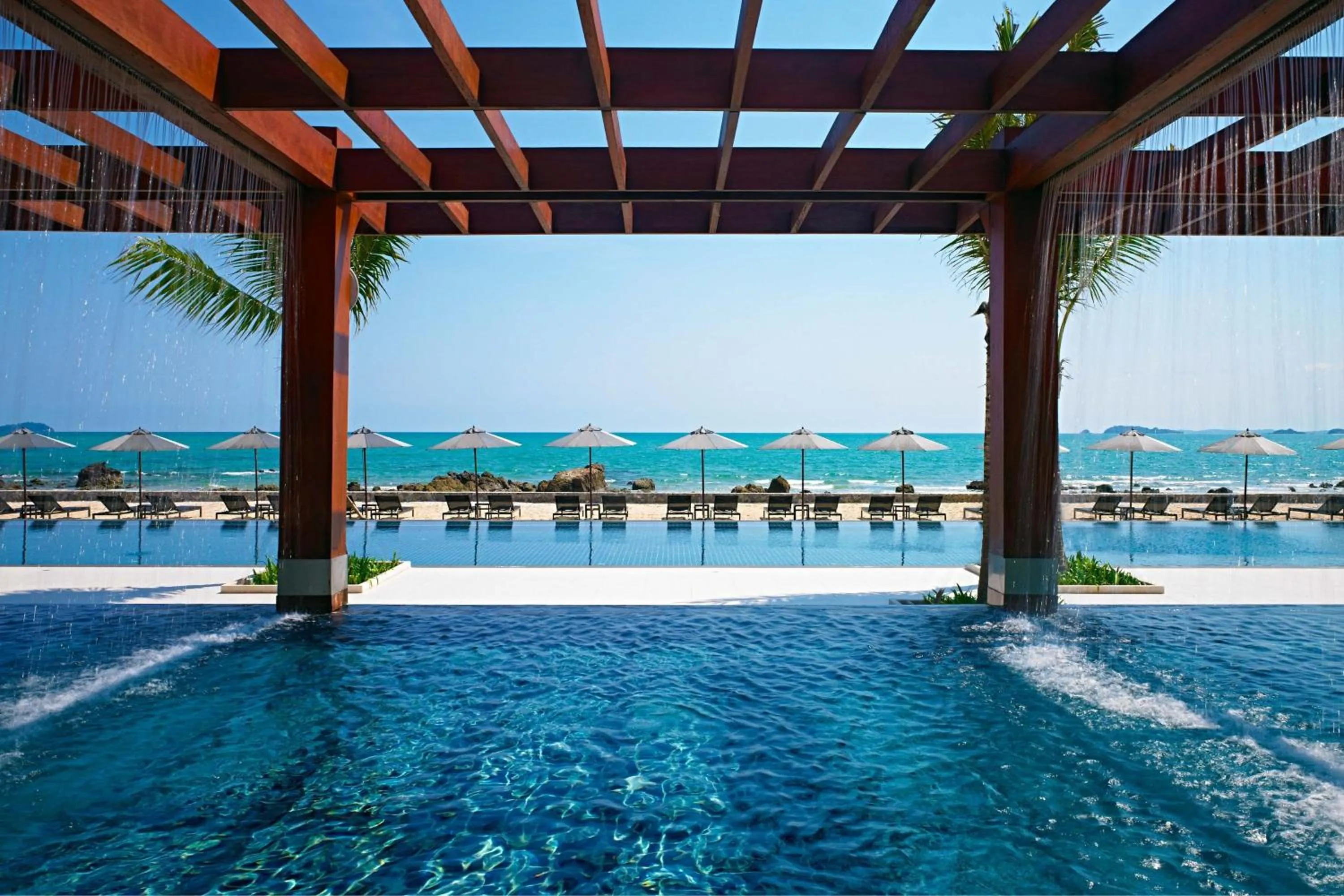 Swimming pool in Rayong Marriott Resort & Spa