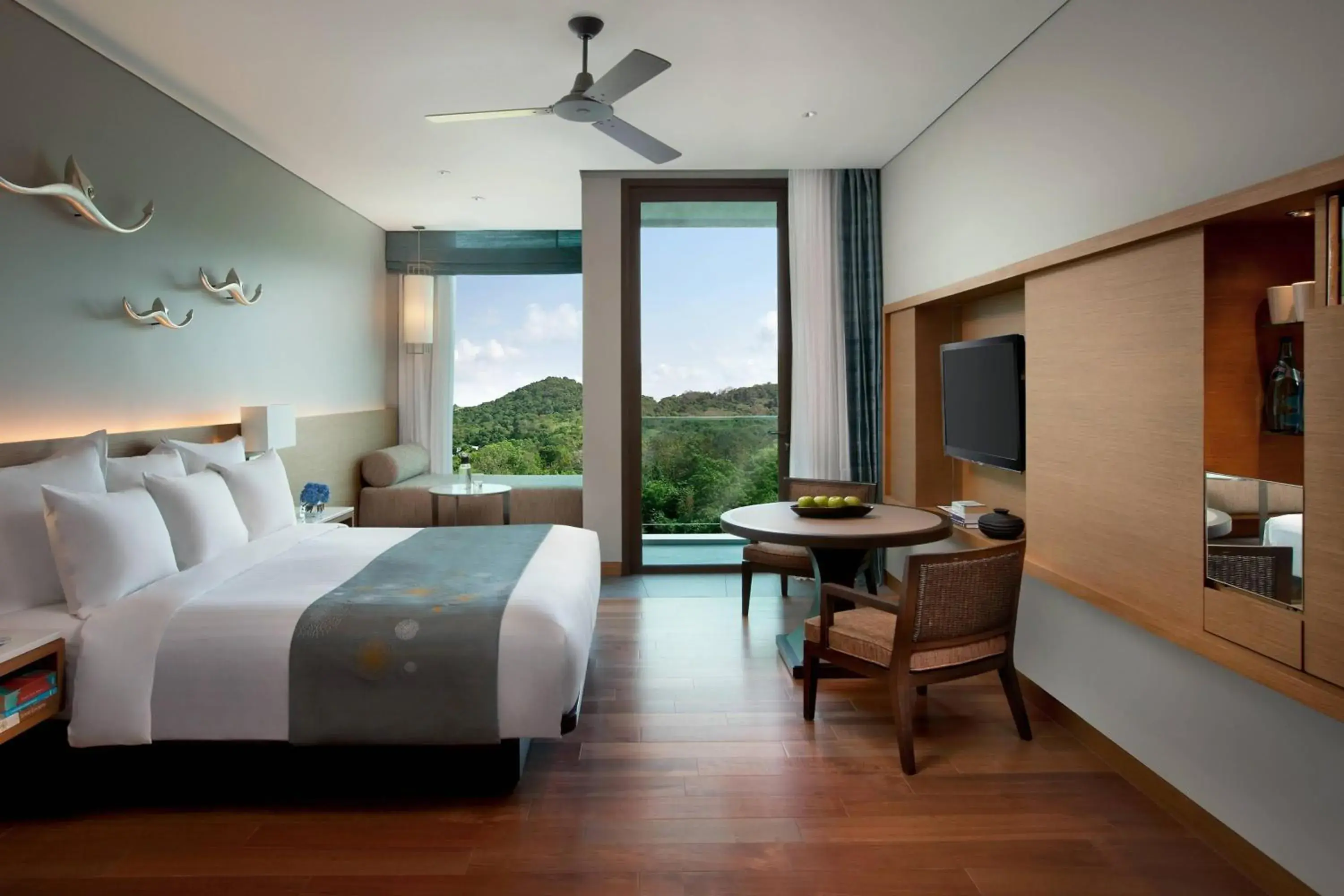 Deluxe King Room with Mountain View in Rayong Marriott Resort & Spa Deluxe King Room with Mountain View in Rayong Marriott Resort & Spa