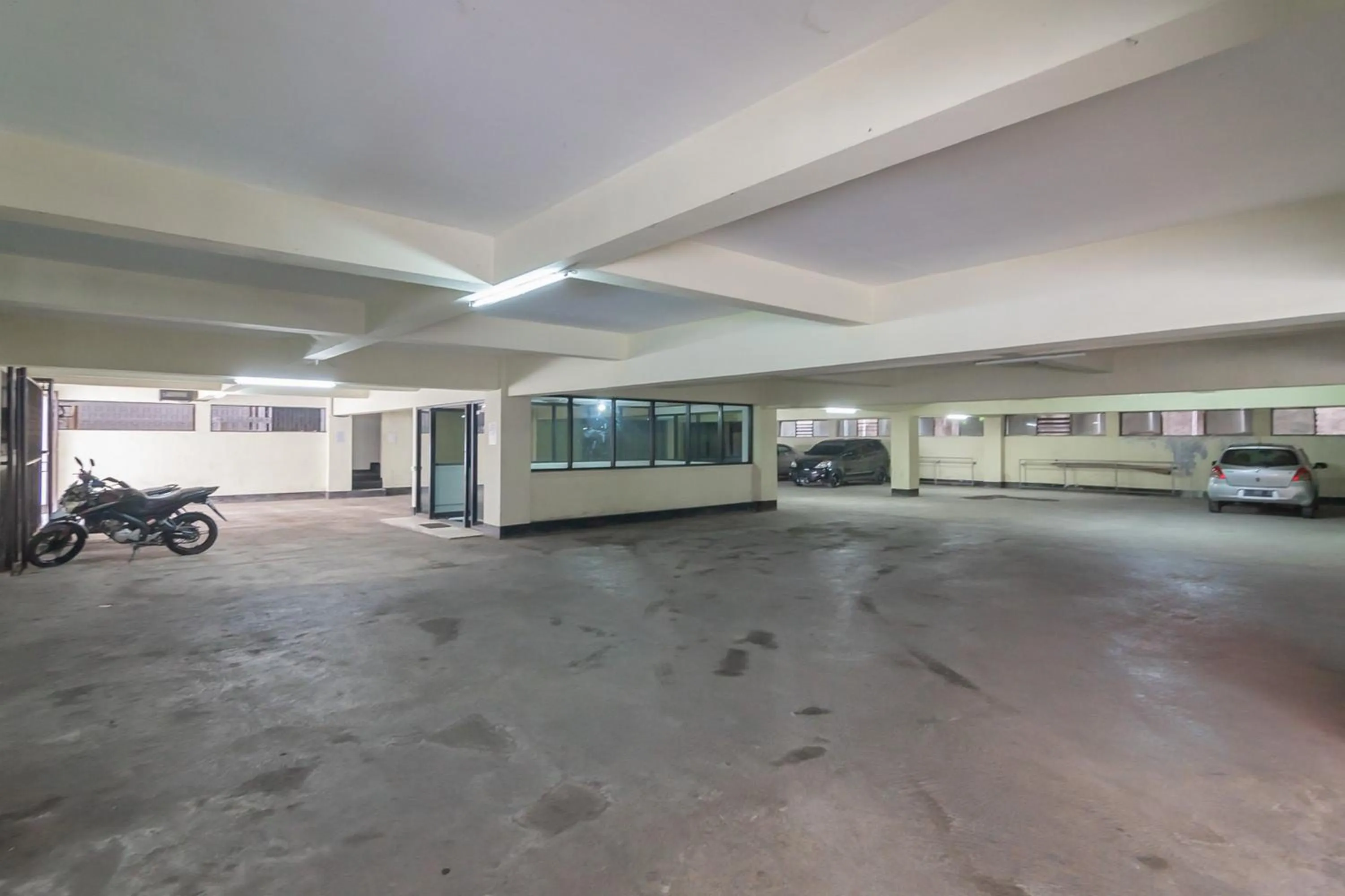 Parking in RedDoorz near Sukabumi Station 2