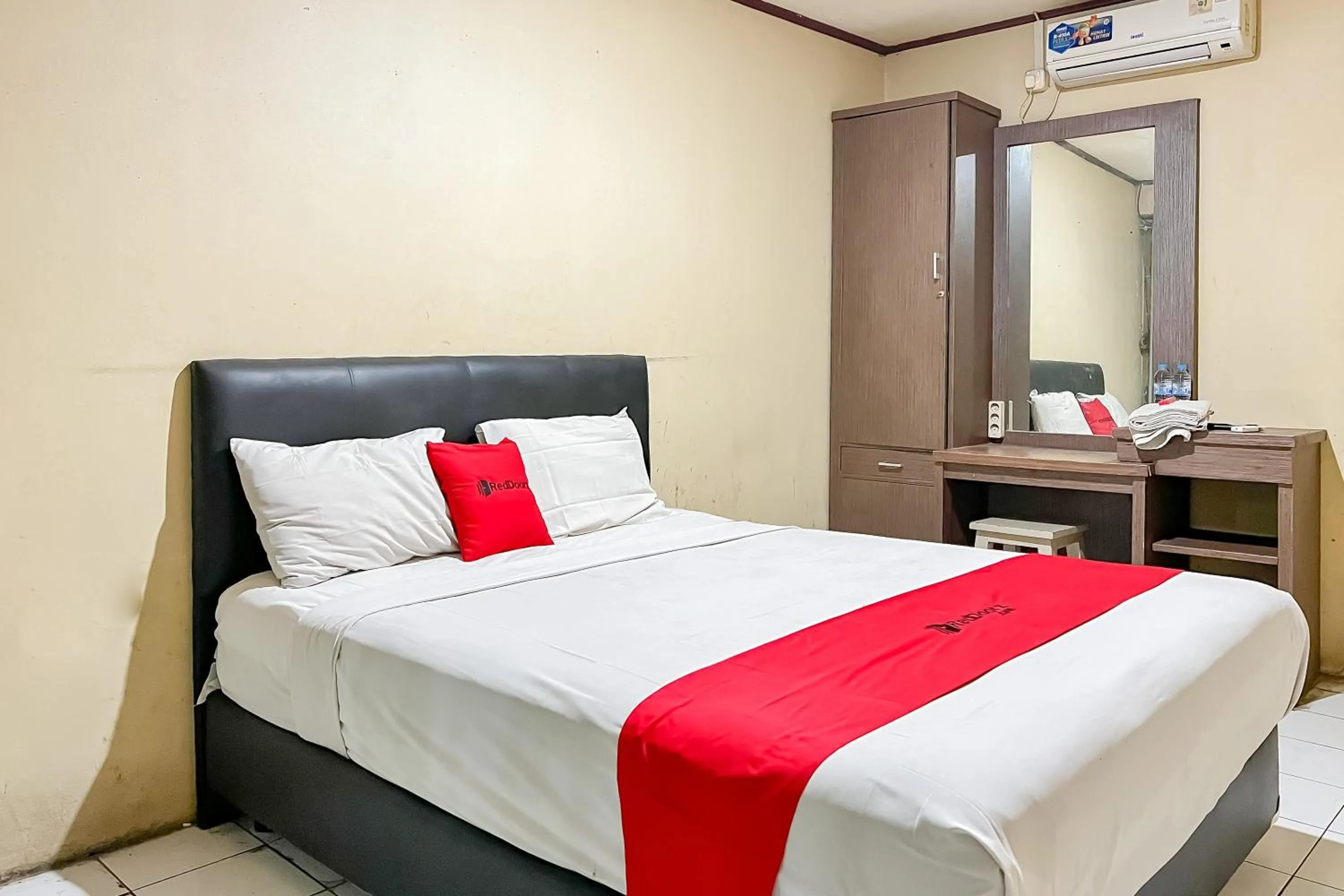 Bed in RedDoorz near Sukabumi Station 2