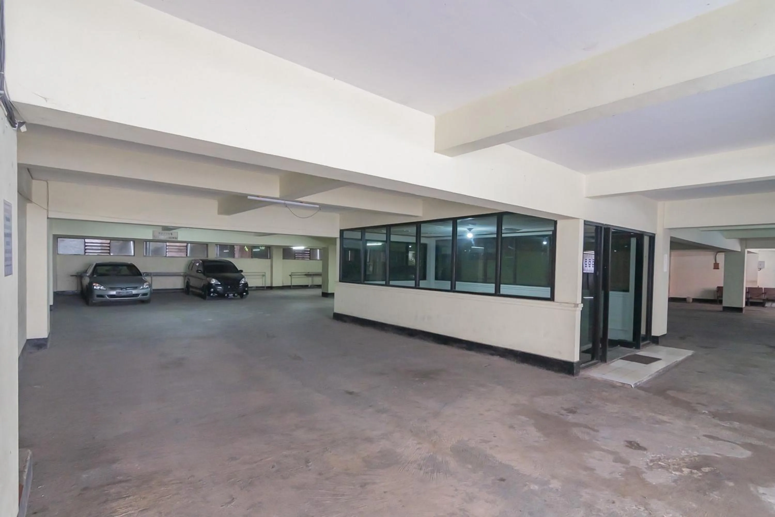 Parking in RedDoorz near Sukabumi Station 2