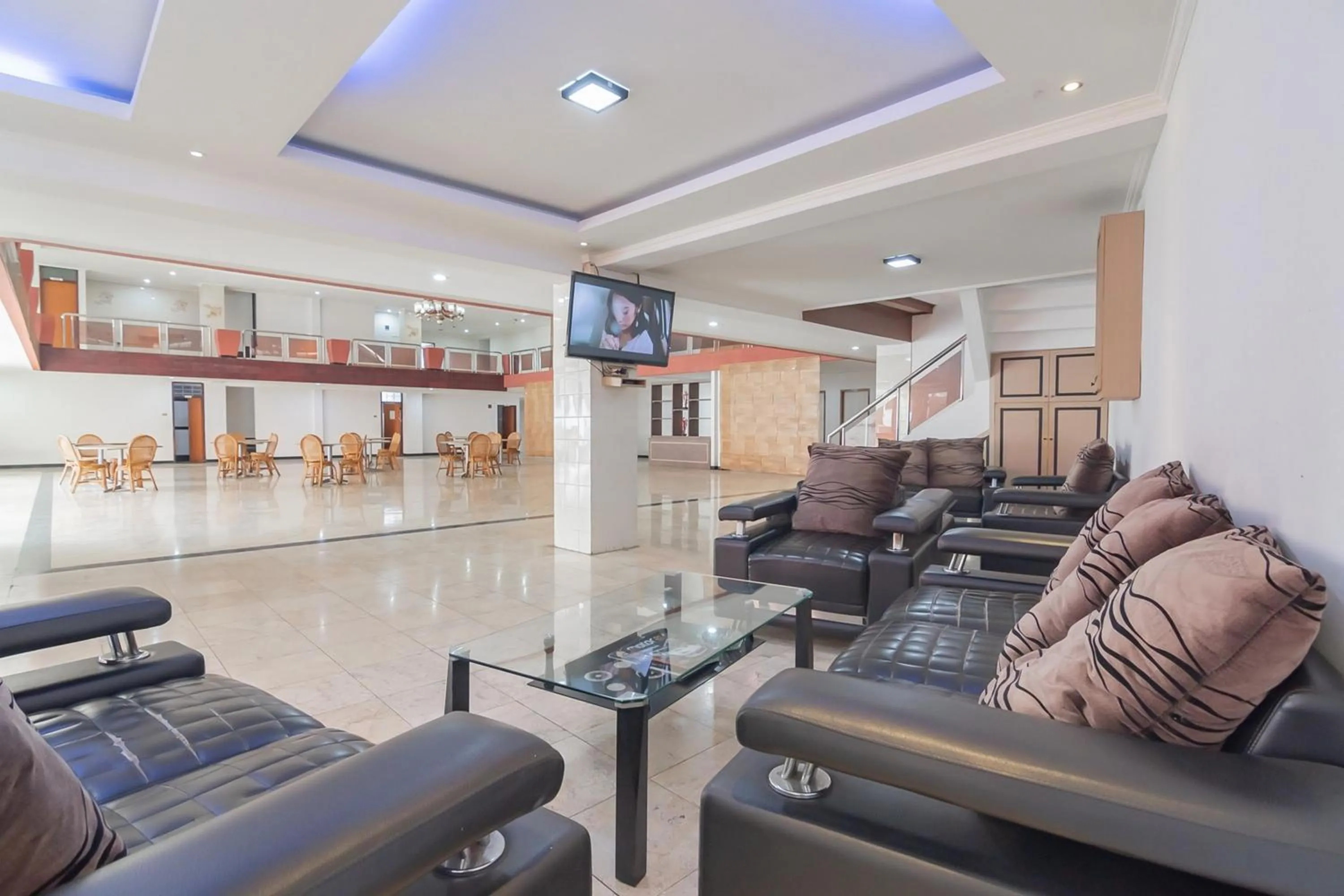 Living room in RedDoorz near Sukabumi Station 2