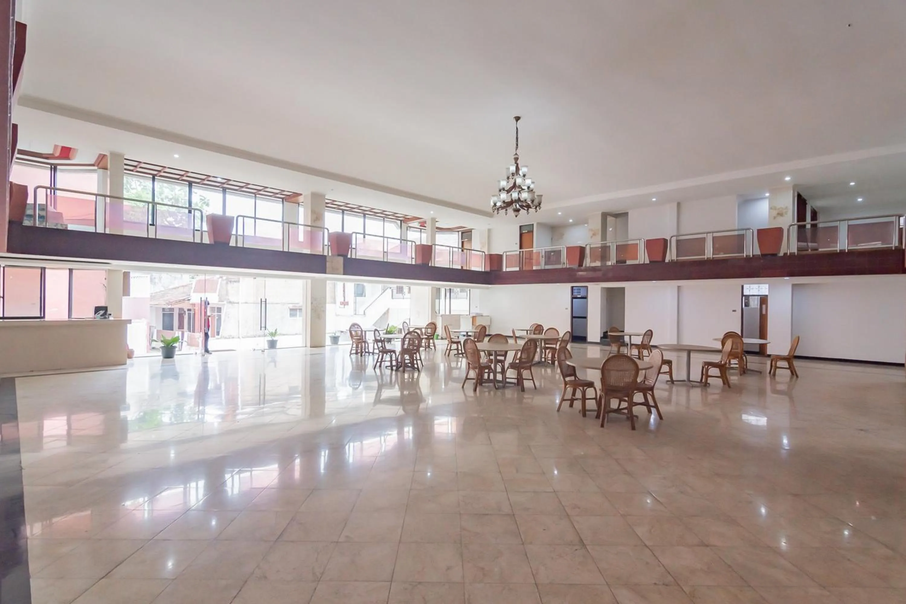 Restaurant/places to eat in RedDoorz near Sukabumi Station 2