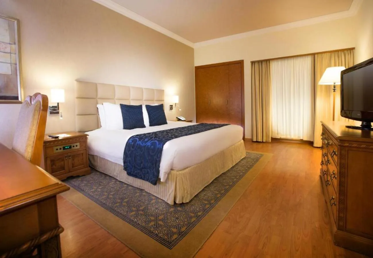 Bedroom, Bed in Millennium Plaza Downtown Suites