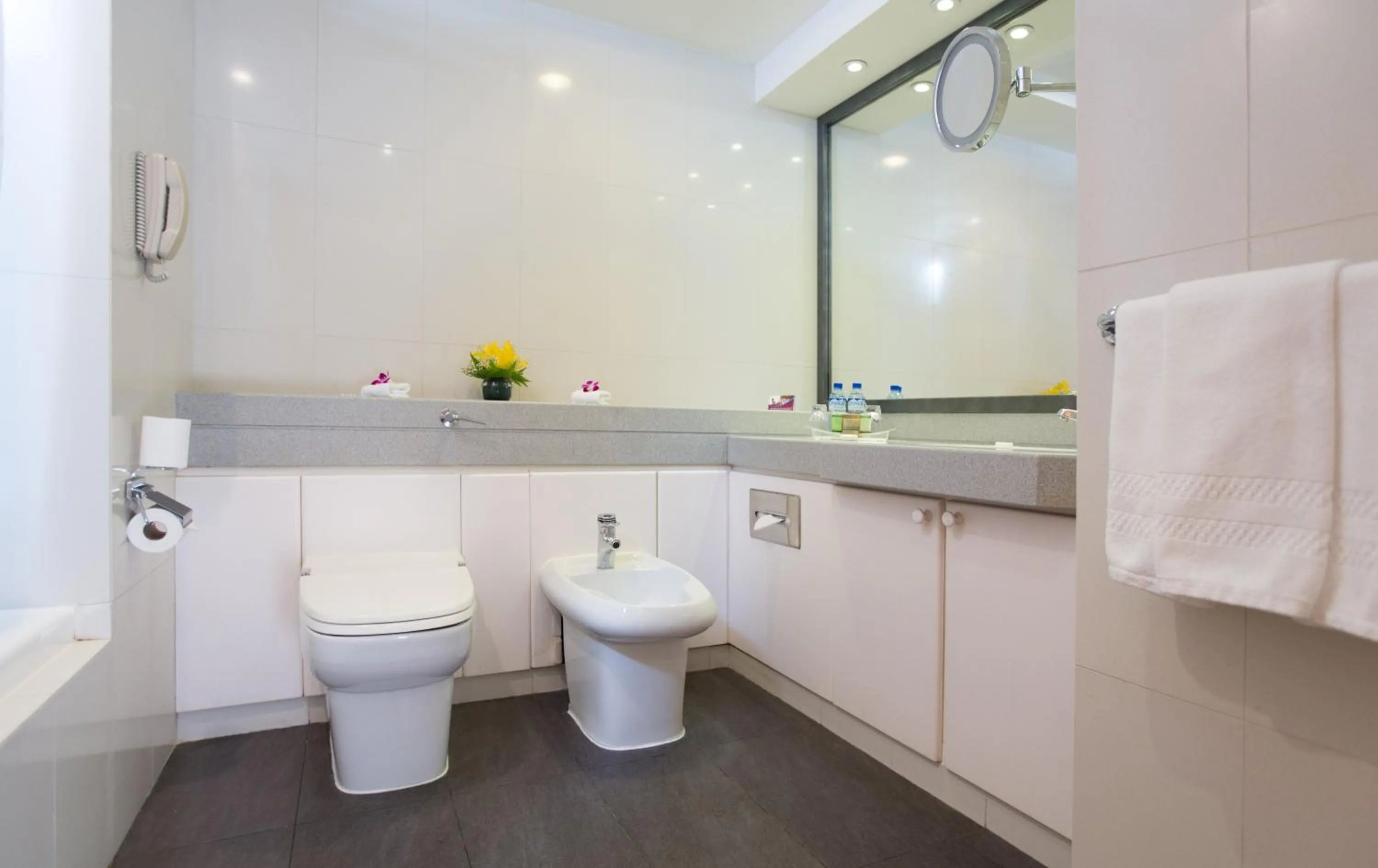 Bedroom in Millennium Plaza Downtown Suites