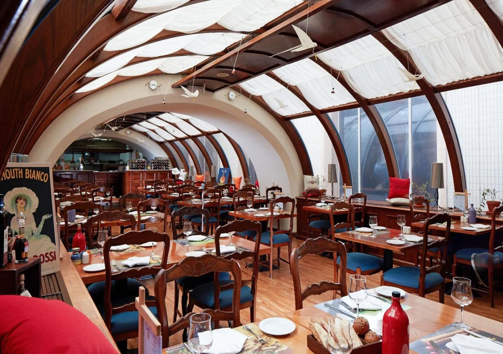 Restaurant/places to eat in Millennium Plaza Downtown Suites