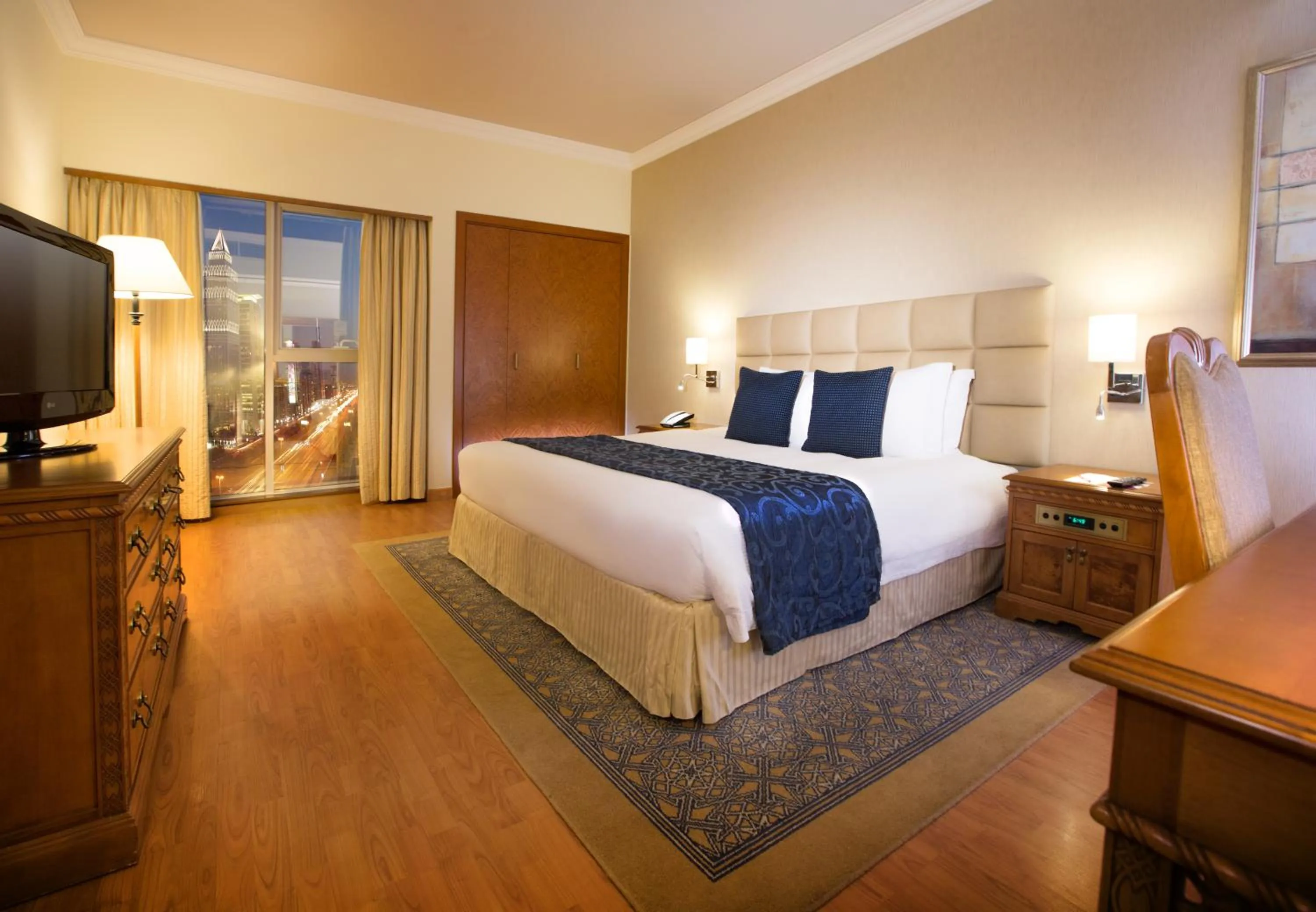 Bedroom, Bed in Millennium Plaza Downtown Suites