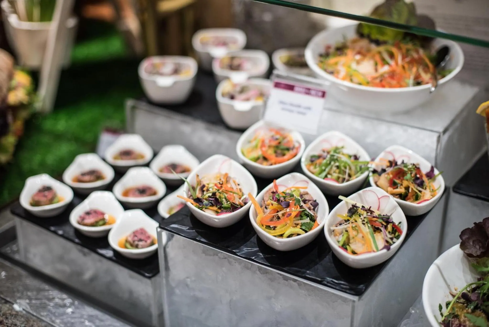 Restaurant/places to eat in Millennium Plaza Downtown Suites