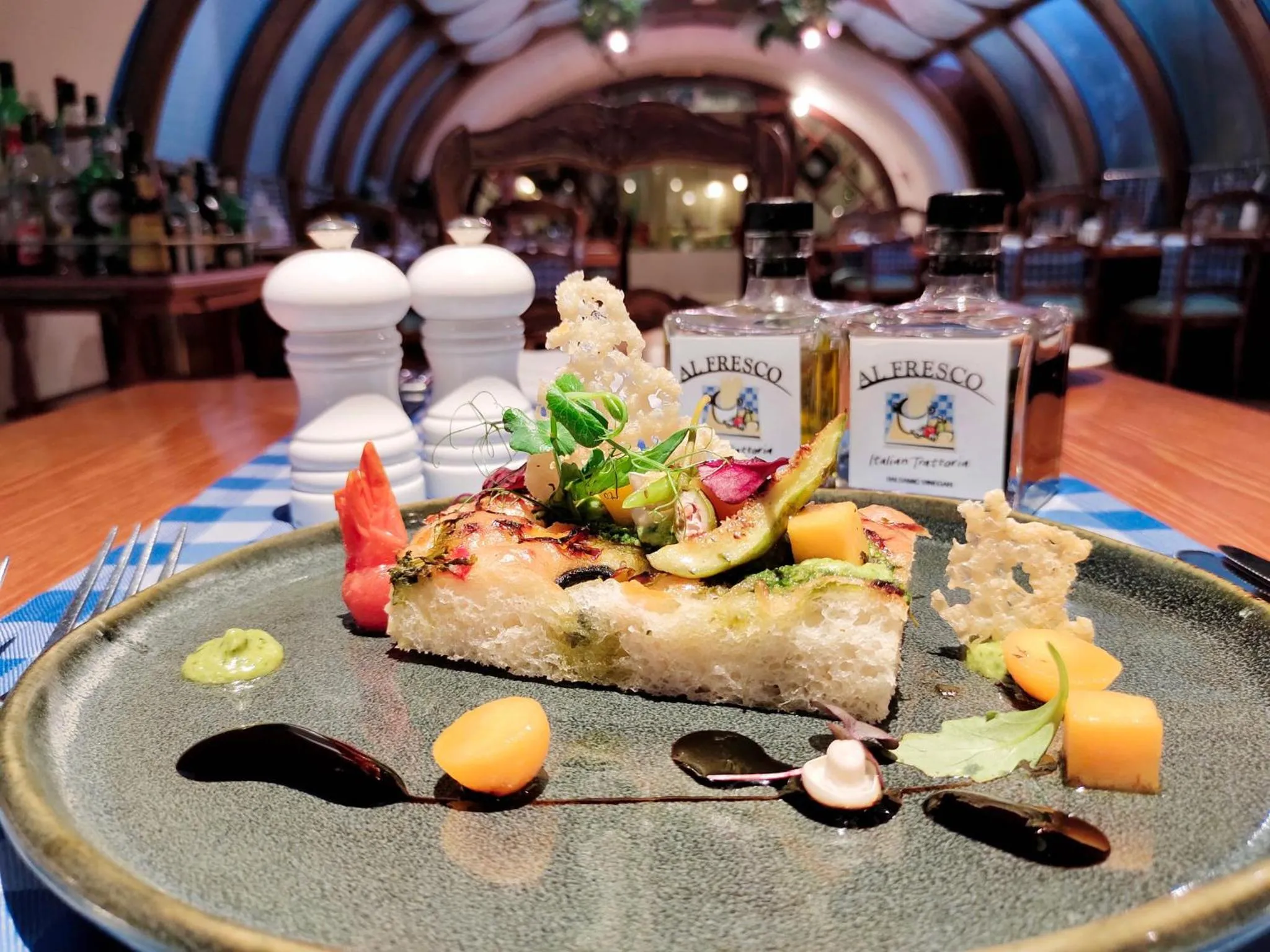 Restaurant/places to eat in Millennium Plaza Downtown Suites