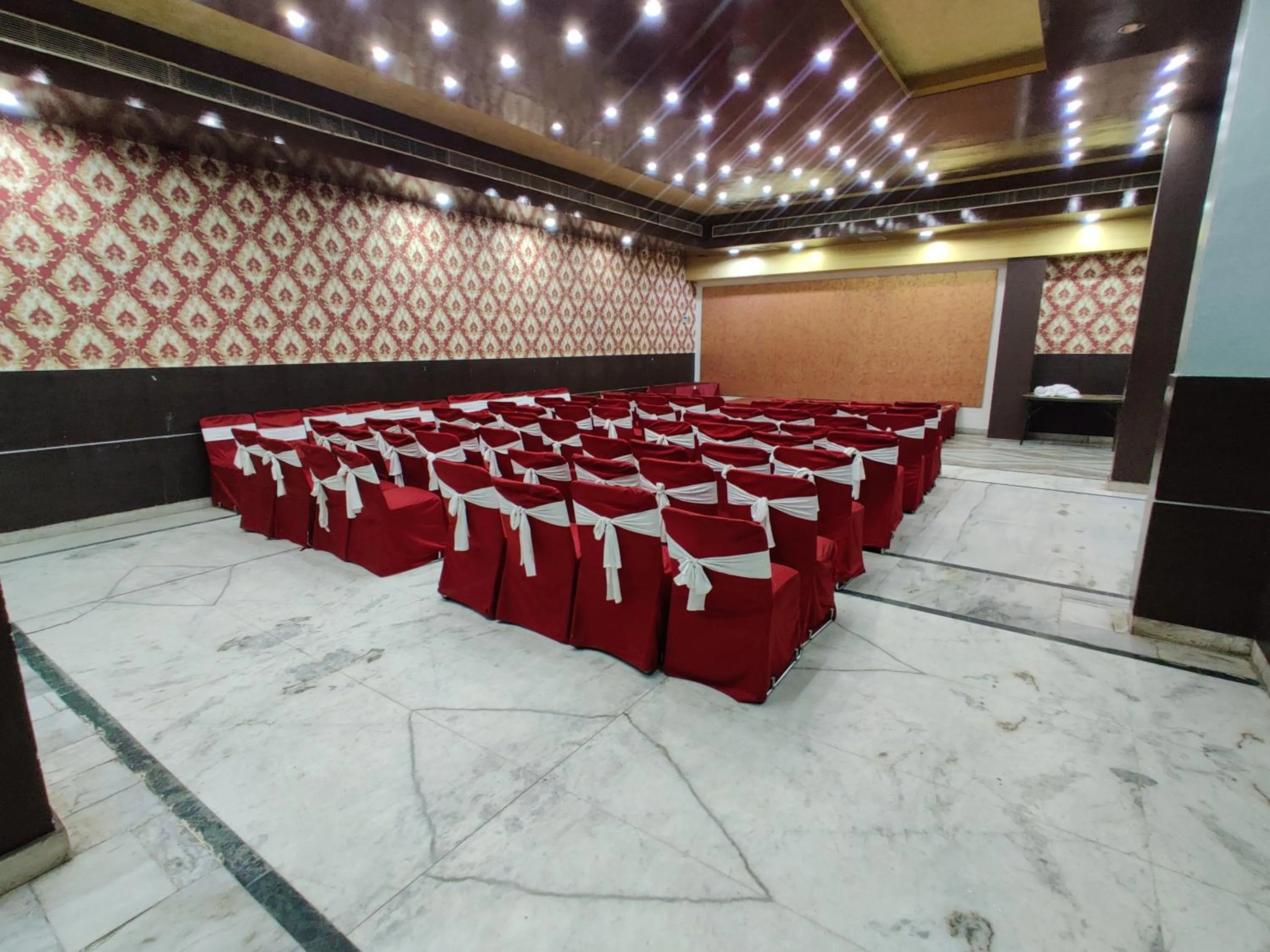 Banquet/Function facilities in Hotel Savi Regency