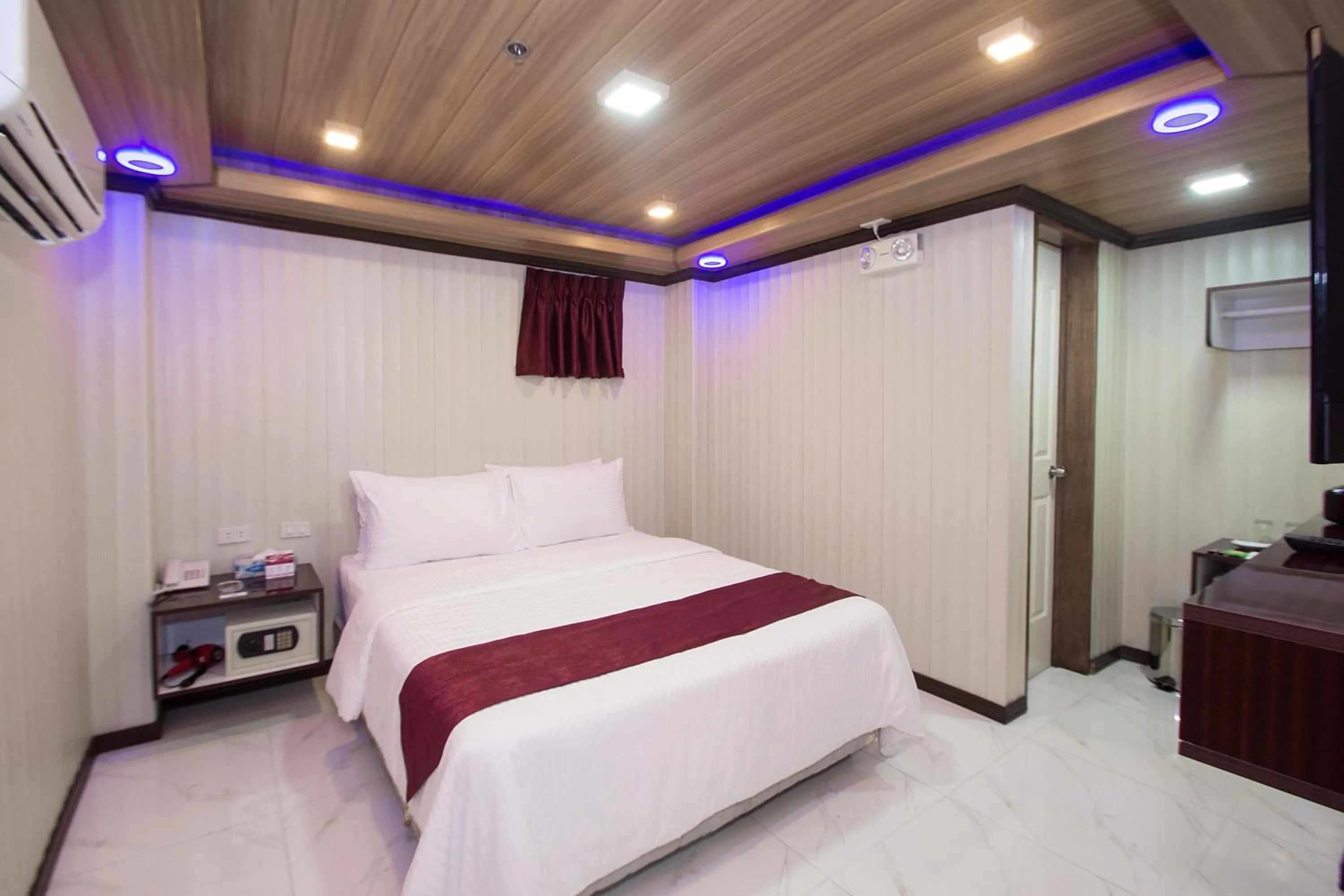 Bedroom, Bed in Diamond Water Edge Resort