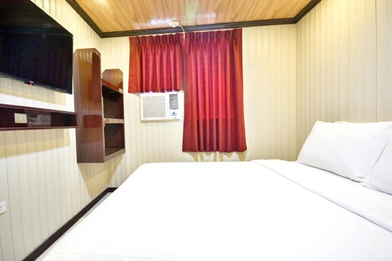 Bedroom, Bed in Diamond Water Edge Resort