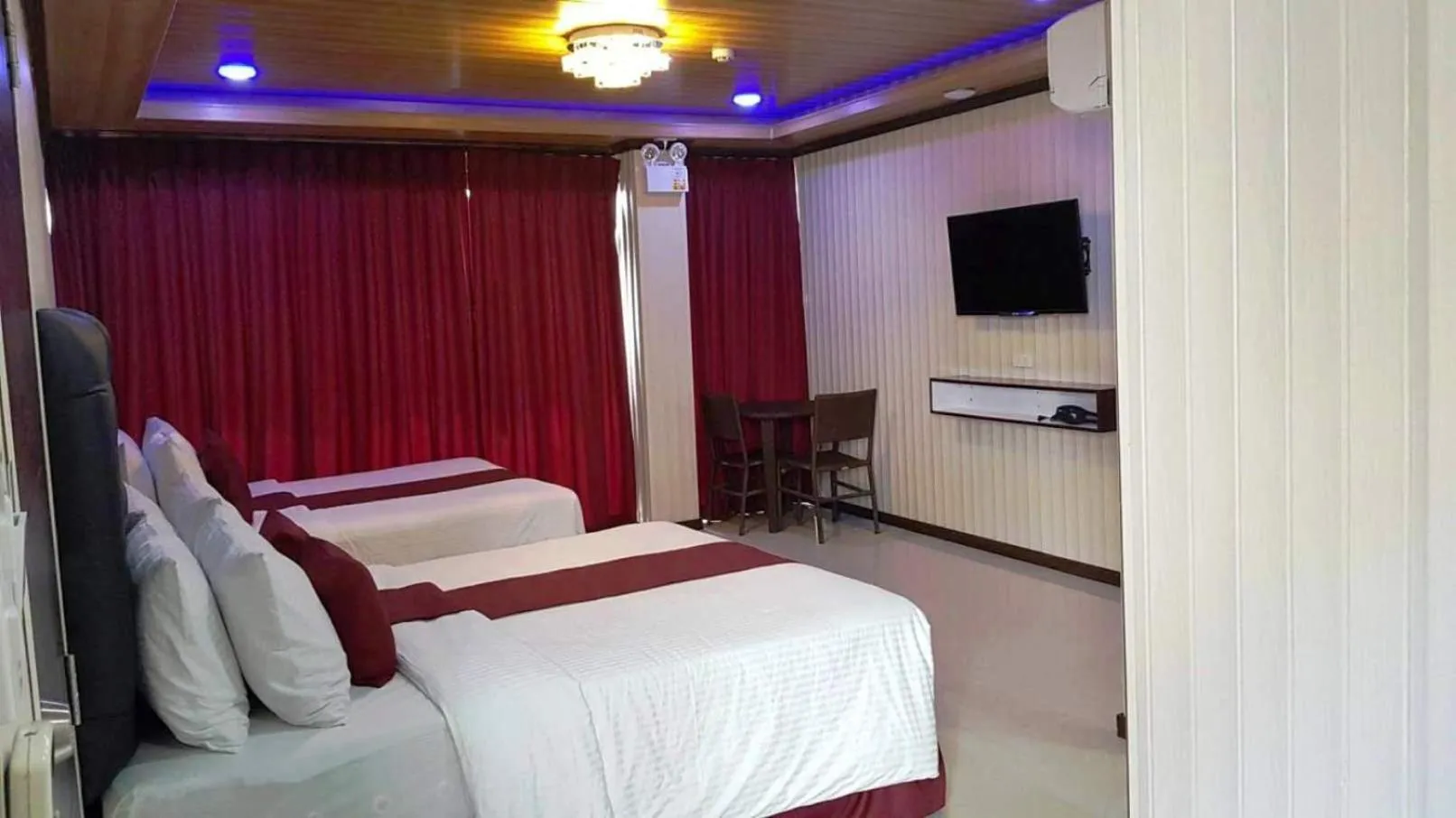 Photo of the whole room, Bed in Diamond Water Edge Resort