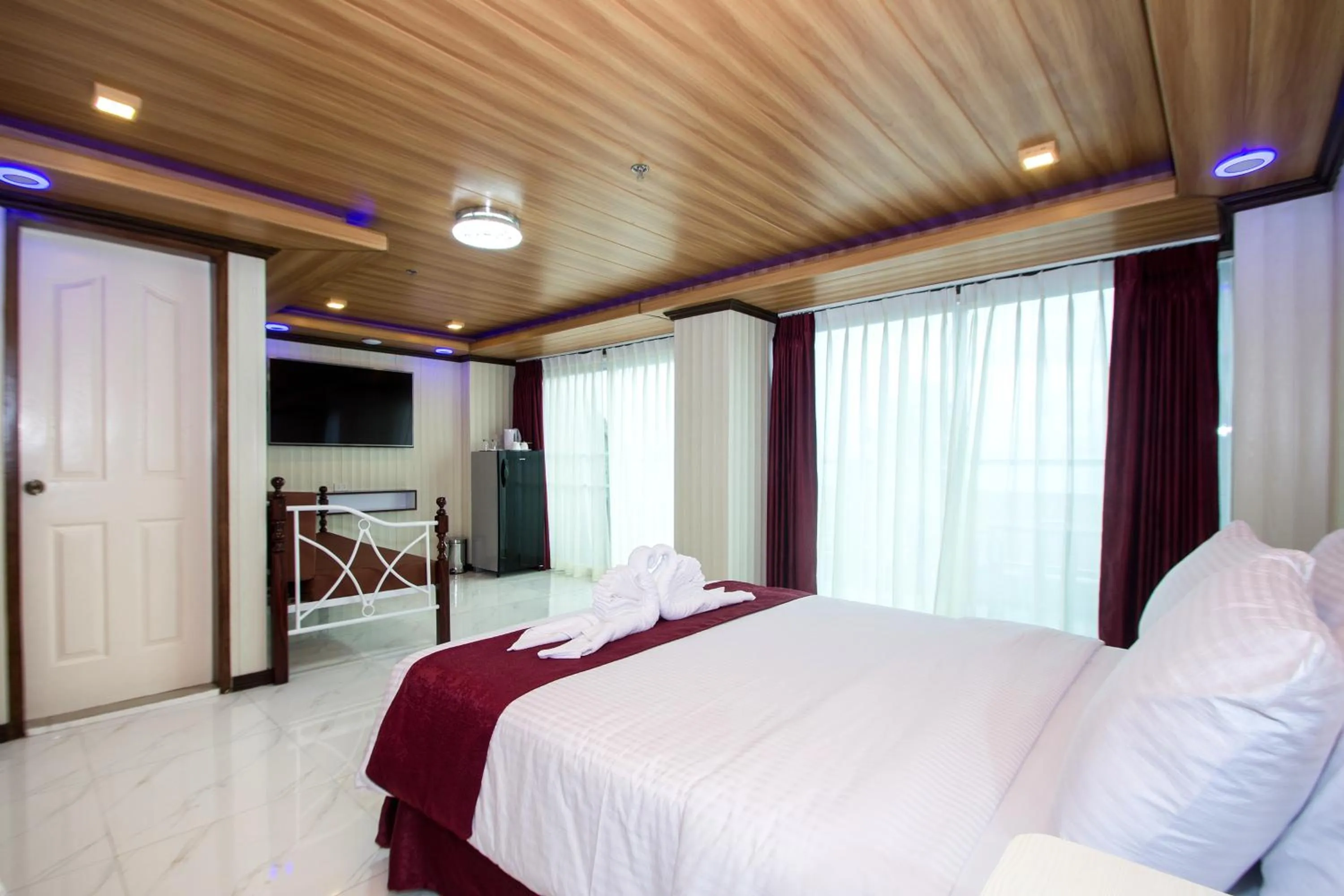 Bedroom, Bed in Diamond Water Edge Resort
