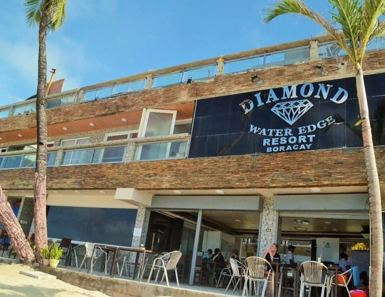 Restaurant/places to eat in Diamond Water Edge Resort