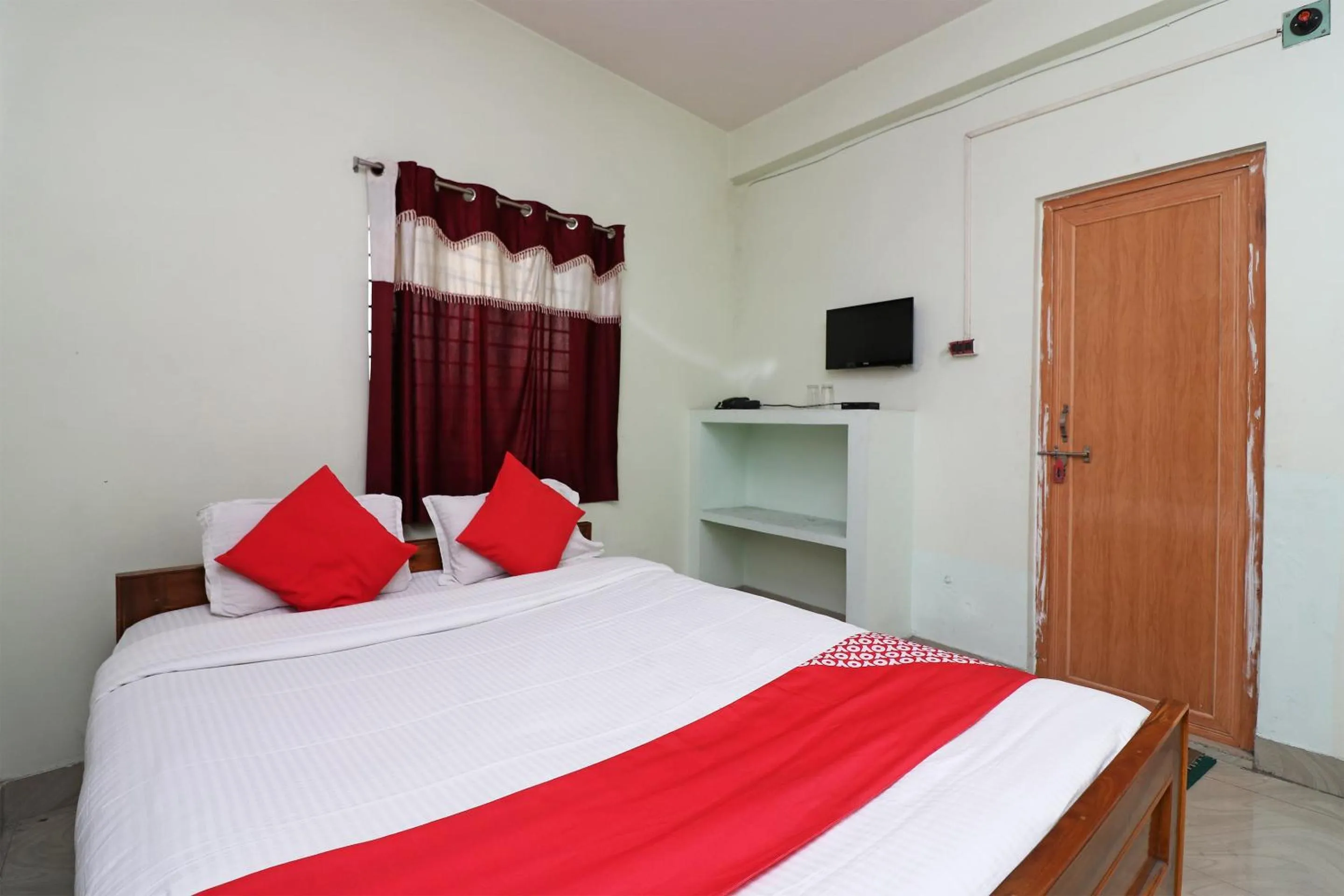 Bedroom, Bed in Super Hotel O Nandi Inn