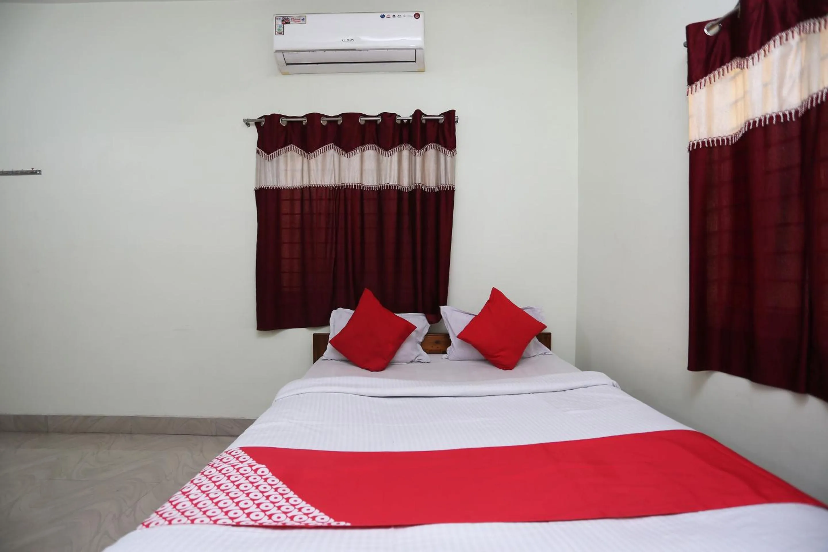 Bedroom, Bed in Super Hotel O Nandi Inn